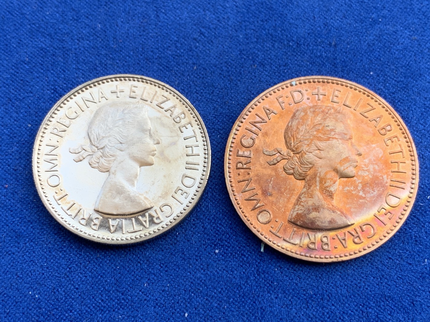 《竞宝斋》第207场-周日，周一 2场 (全场包邮) 英国1953伊丽莎白二世登基纪念精制1便士1福林 两枚一对