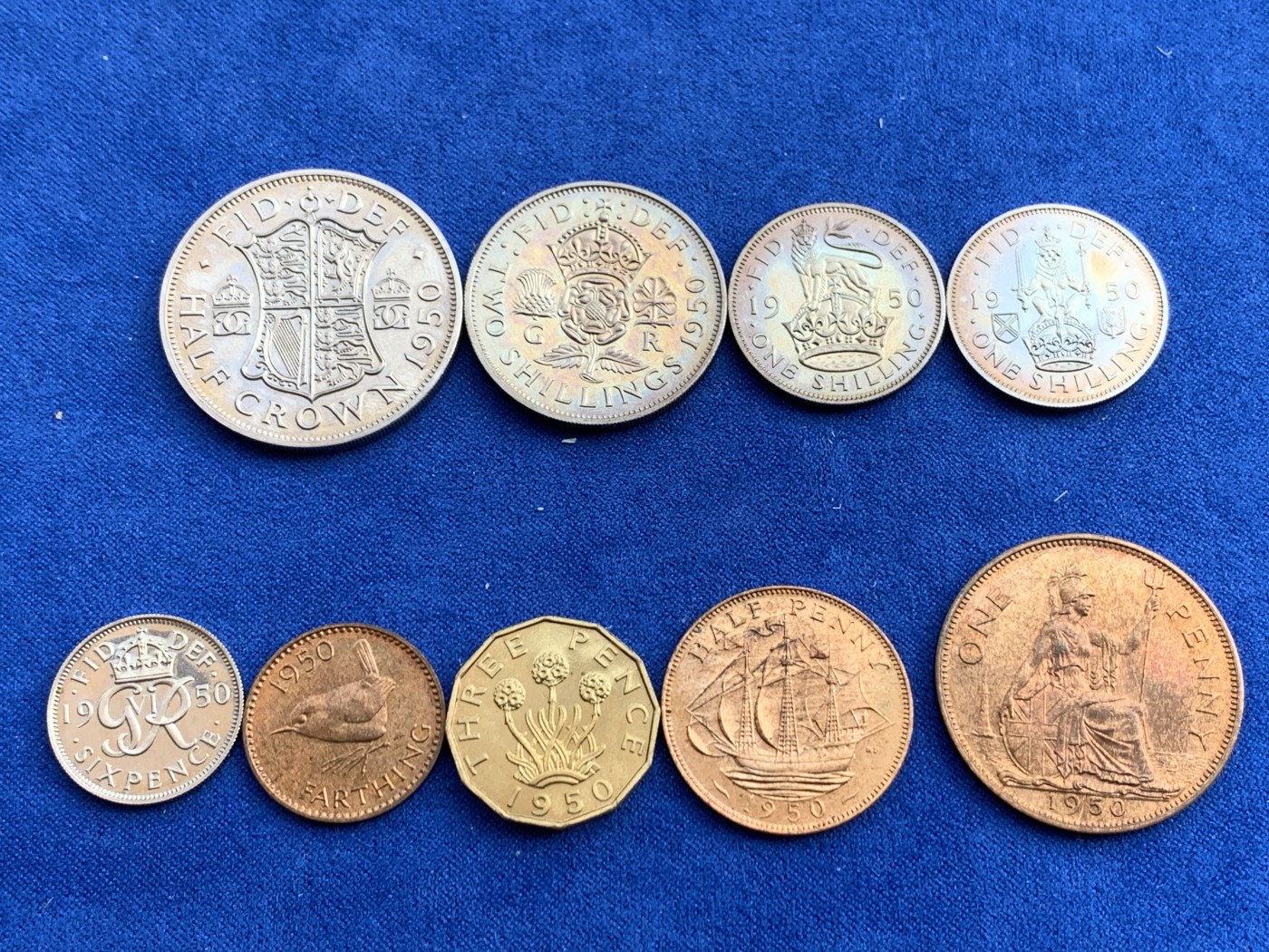 《竞宝斋》第207场-周日，周一 2场 (全场包邮) 1950年英国乔治六世精制套币，品相不错带五彩。