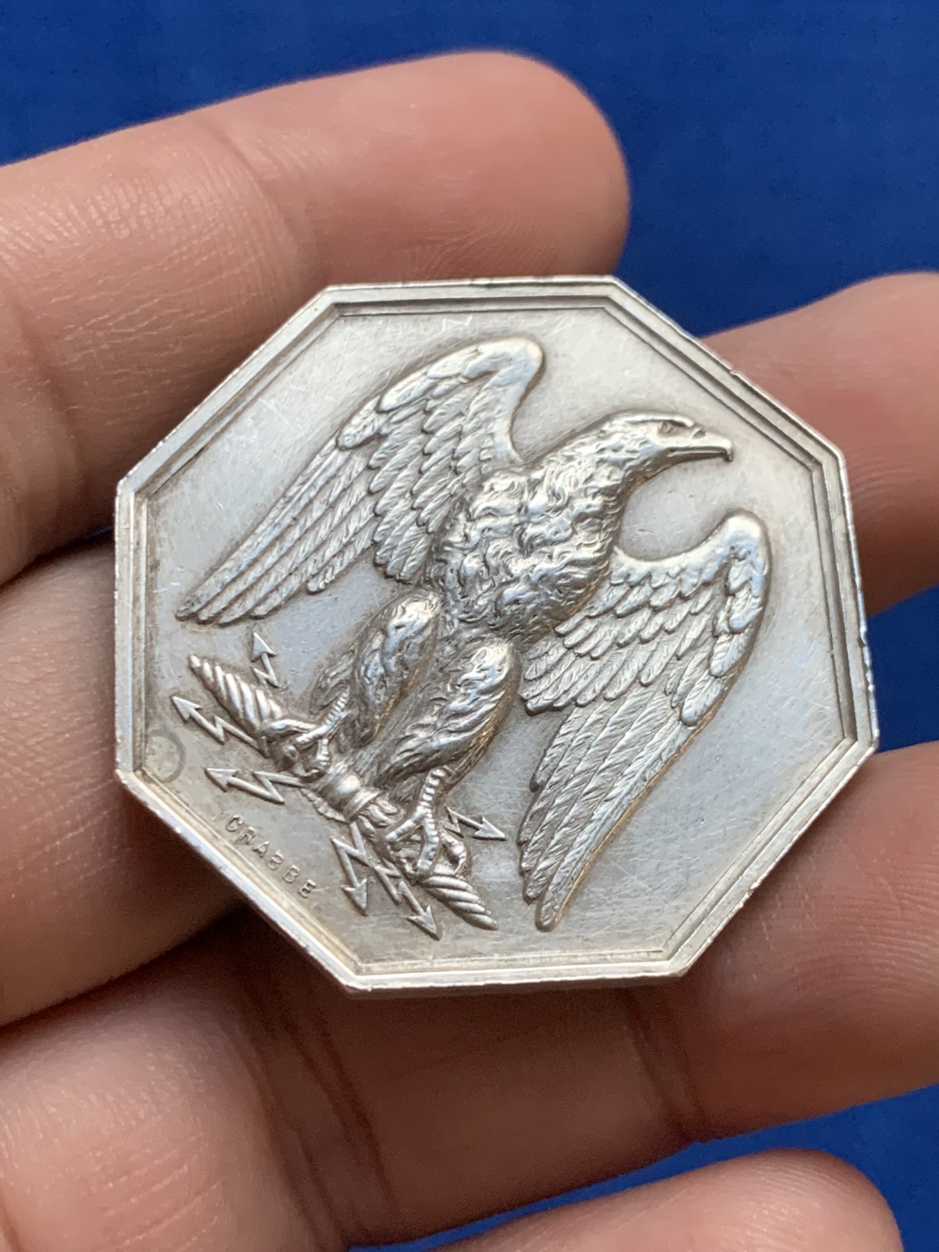 《竞宝斋》第207场-周日，周一 2场 (全场包邮) 1843年法国雄鹰保险公司八角，极少见 21.8克 36.4mm 丰饶角银标 大规格 状态不错