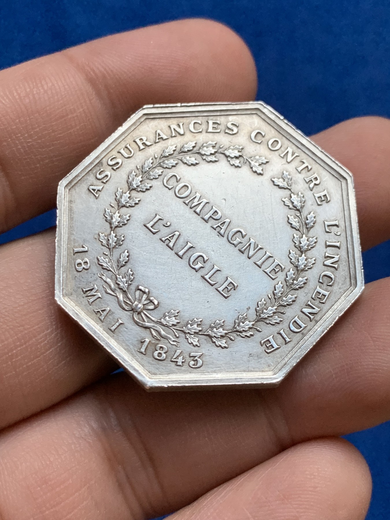 《竞宝斋》第207场-周日，周一 2场 (全场包邮) 1843年法国雄鹰保险公司八角，极少见 21.8克 36.4mm 丰饶角银标 大规格 状态不错