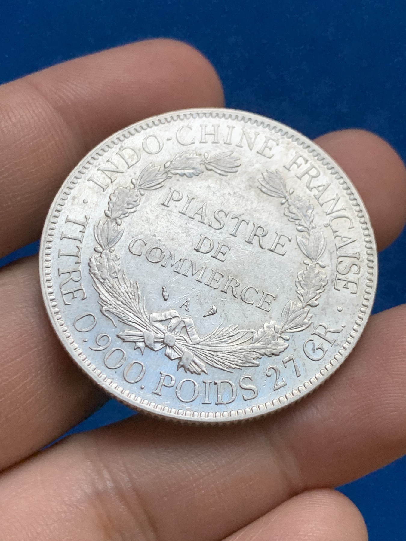 《竞宝斋》第207场-周日，周一 2场 (全场包邮) 1909年法属印支1皮斯阿特大银币，俗称座洋，轻度磨损，底板状态好