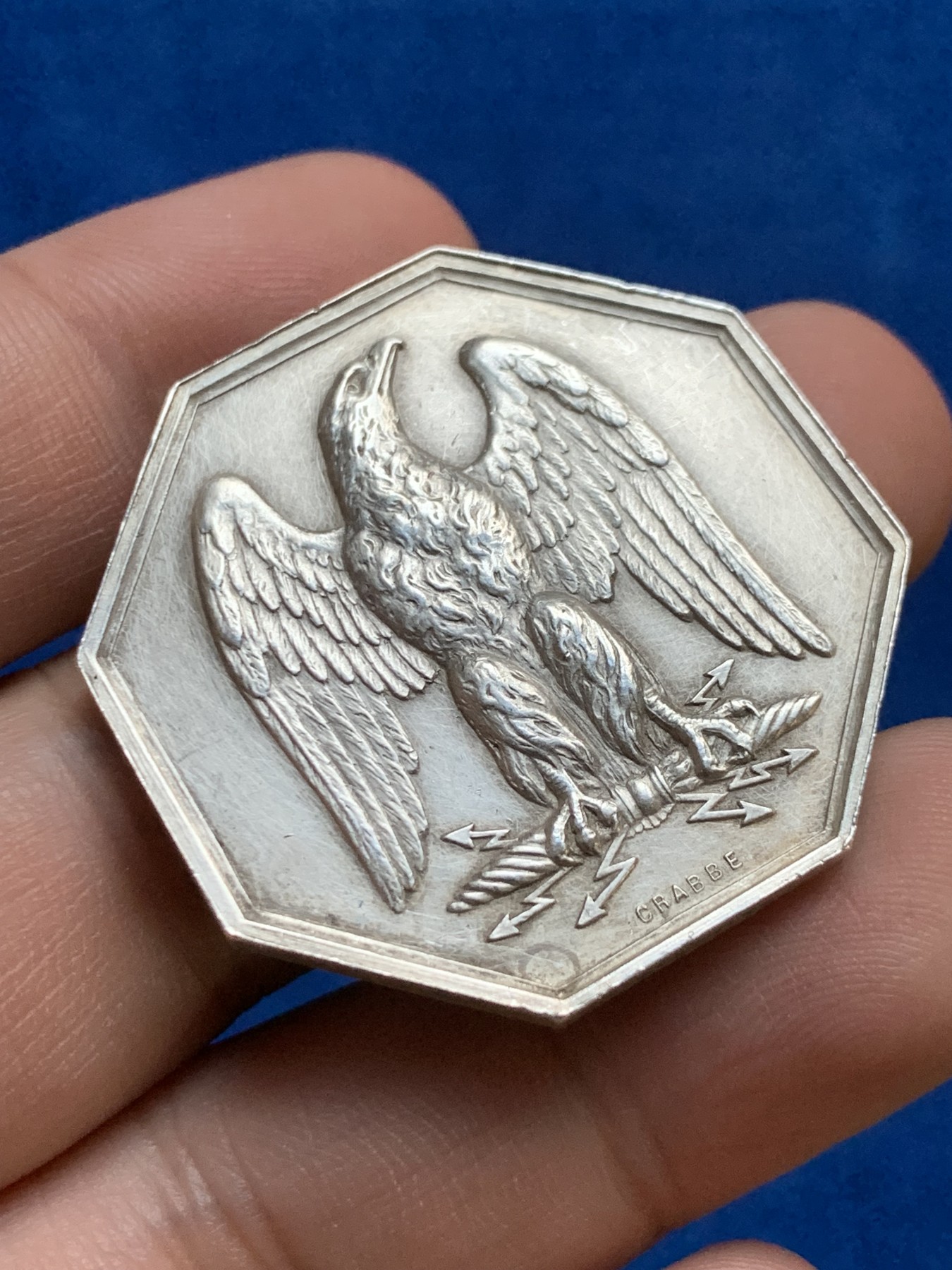 《竞宝斋》第207场-周日，周一 2场 (全场包邮) 1843年法国雄鹰保险公司八角，极少见 21.8克 36.4mm 丰饶角银标 大规格 状态不错