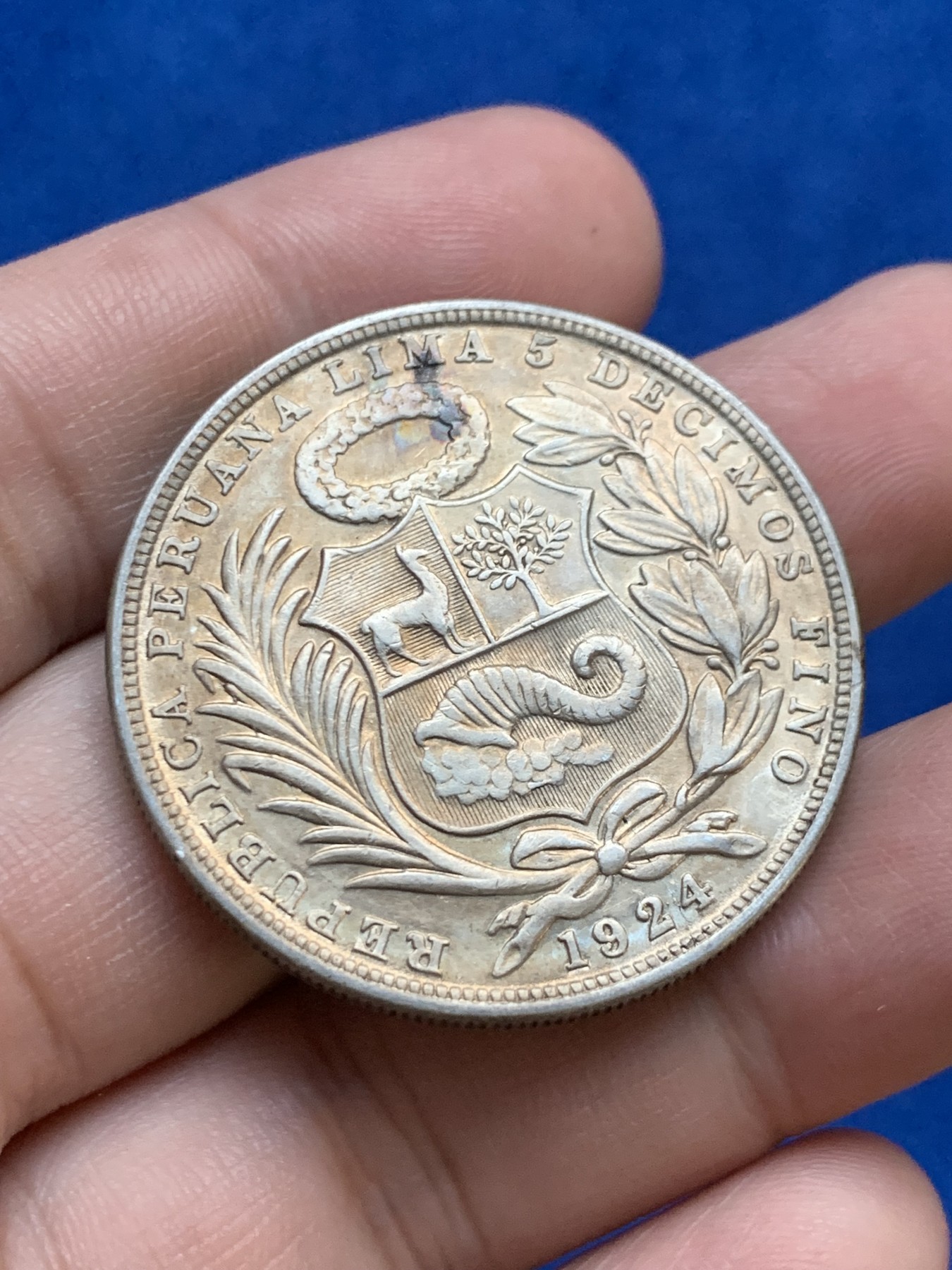 《竞宝斋》第207场-周日，周一 2场 (全场包邮) 1924年秘鲁女神坐像1索尔银币 金色包浆，AU品相