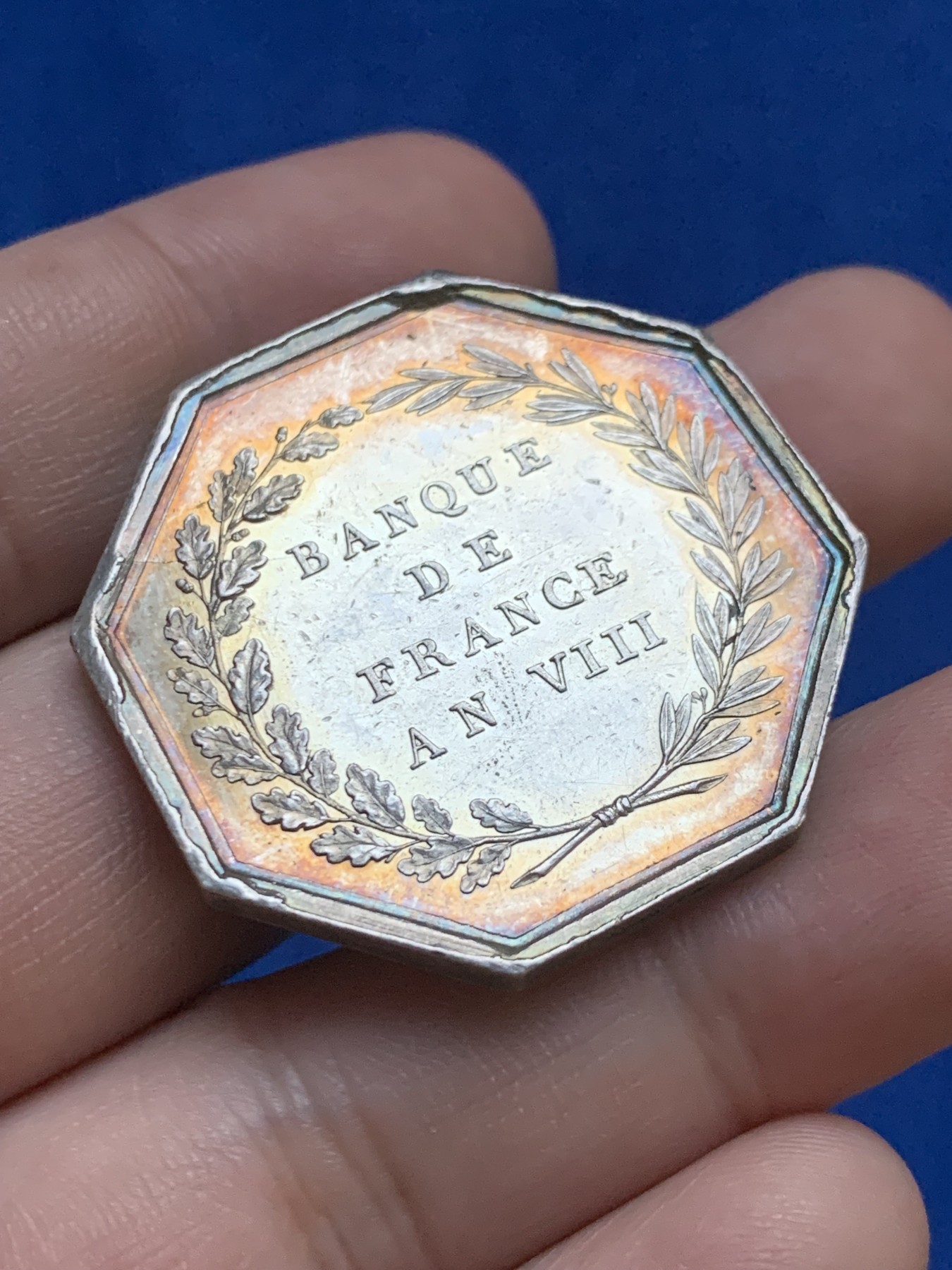 《竞宝斋》第207场-周日，周一 2场 (全场包邮) 法国1845-1860年早期法兰西银行八角银质代币 重量：24.7gr 36.3mm 边铭：手指+银标