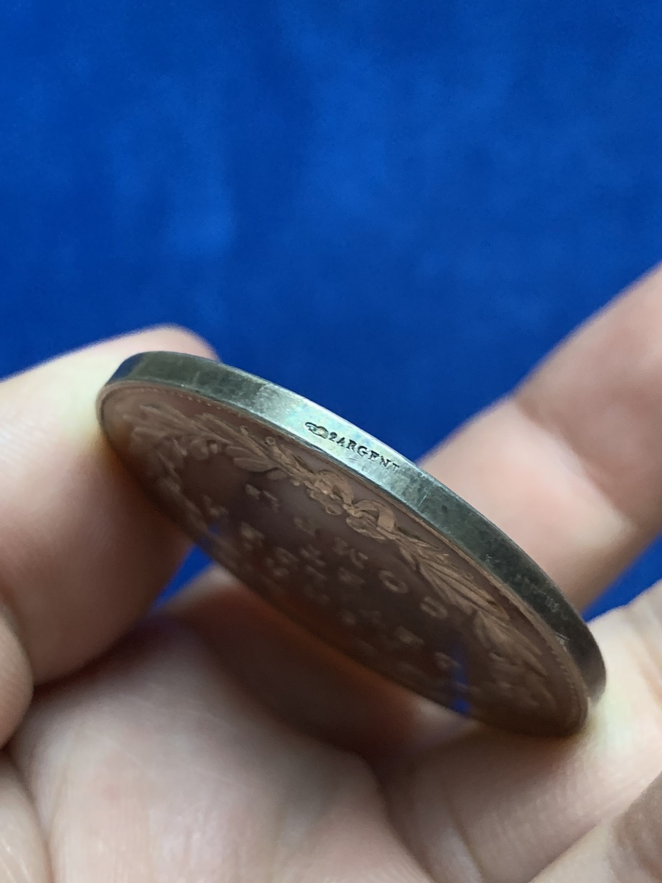 《竞宝斋》第207场-周日，周一 2场 (全场包邮) 法国亨利德维尔德纪念银章  直径：39.1mm 重量：33.7g   边铭：丰饶角加银标