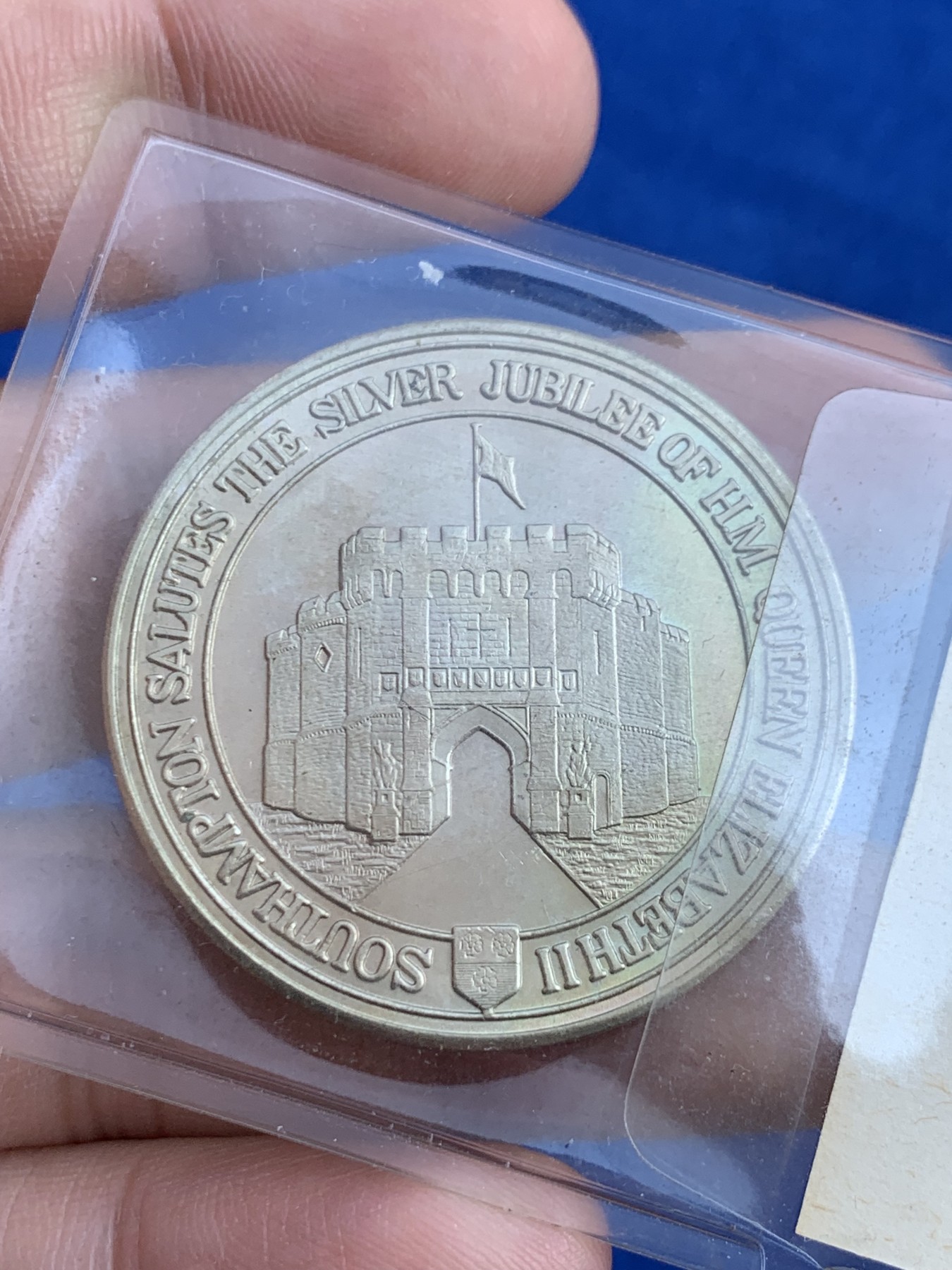 《竞宝斋》第207场-周日，周一 2场 (全场包邮) 1977年英国伊丽莎白二世加冕25周年纪念白铜章 26.6克 38mm