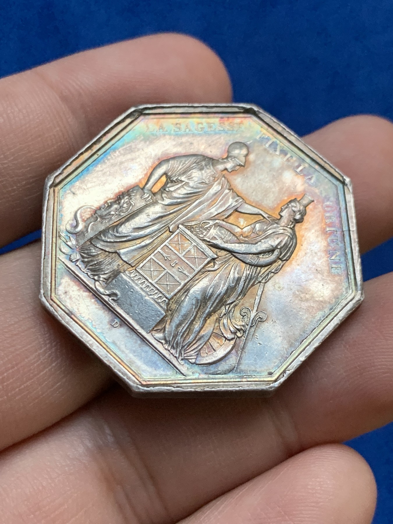 《竞宝斋》第207场-周日，周一 2场 (全场包邮) 法国1845-1860年早期法兰西银行八角银质代币 重量：24.7gr 36.3mm 边铭：手指+银标