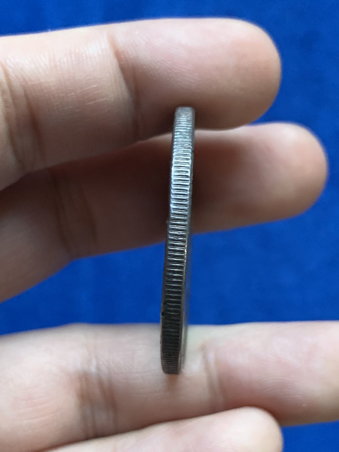 《竞宝斋》第207场-周日，周一 2场 (全场包邮) 美国1921年摩根大银币 细节如图 看边轻微不平