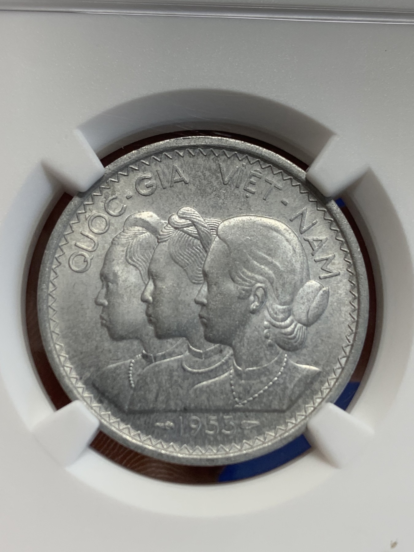 《竞宝斋》第207场-周日，周一 2场 (全场包邮) NGC MS63 越南1953三美女20苏铝币