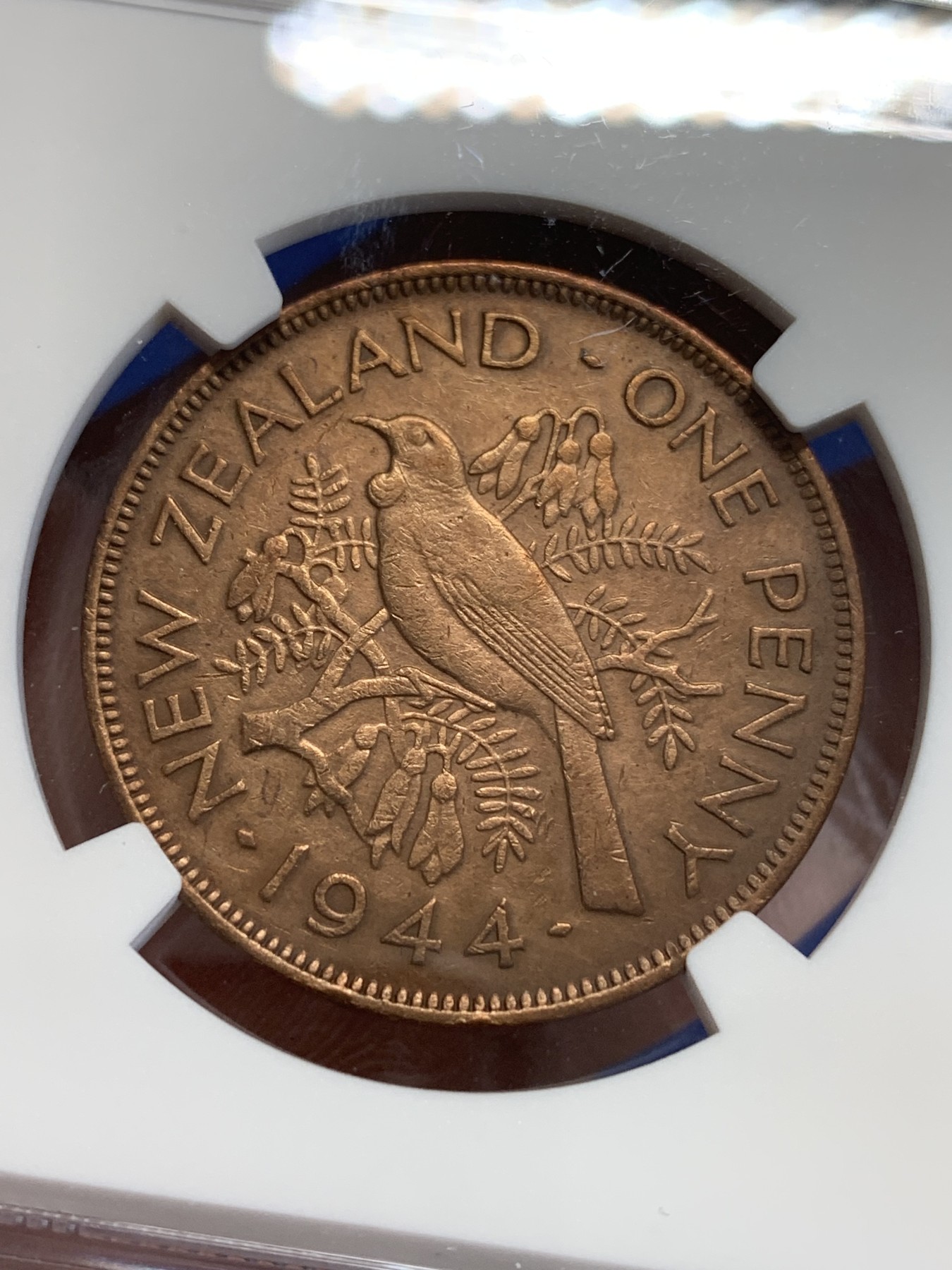 《竞宝斋》第207场-周日，周一 2场 (全场包邮) NGC AUD 新西兰1944年1便士铜币