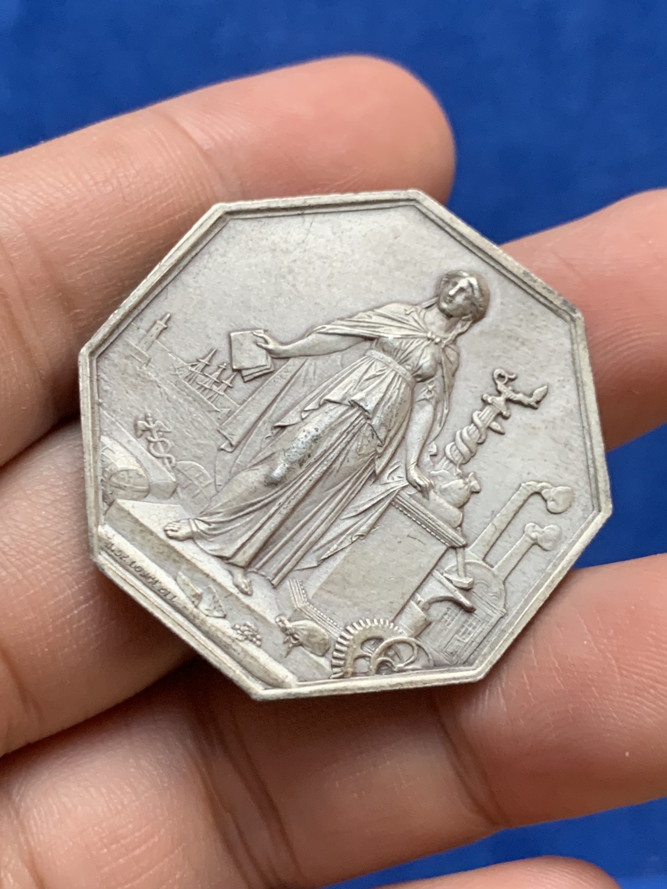 《竞宝斋》第207场-周日，周一 2场 (全场包邮) 法国工业女神八角银质代币 重量：19.4g 35.9mm 边铭：丰饶角＋银标