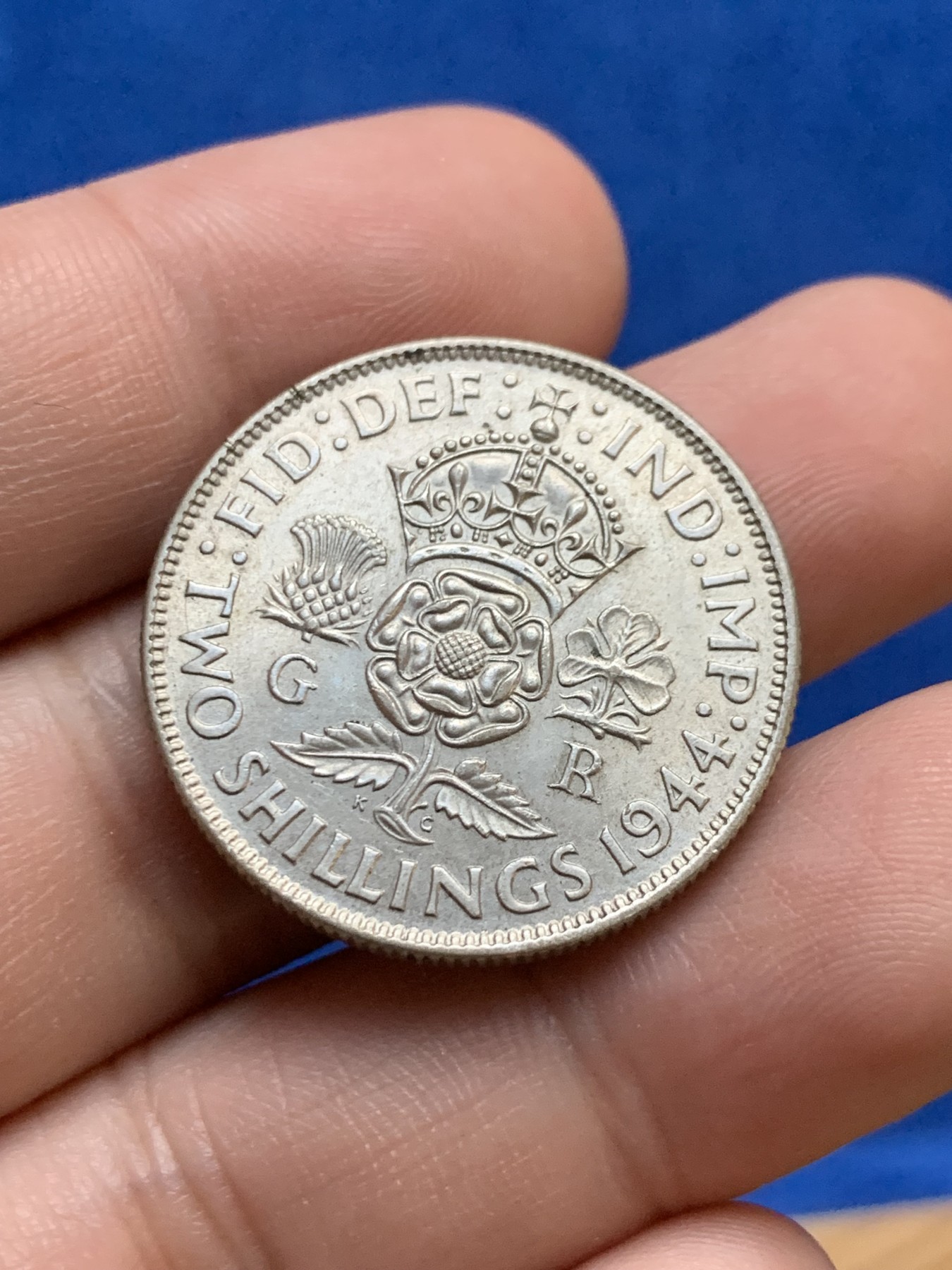 《竞宝斋》第207场-周日，周一 2场 (全场包邮) 两枚一组 澳大利亚50分+英国2先令父女银币