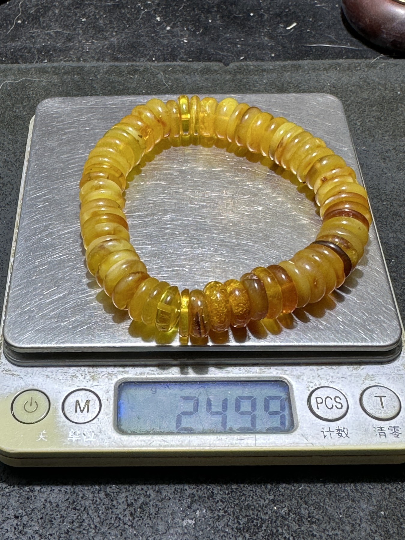 天然乌料蜜蜡大尺寸隔片手串1条！