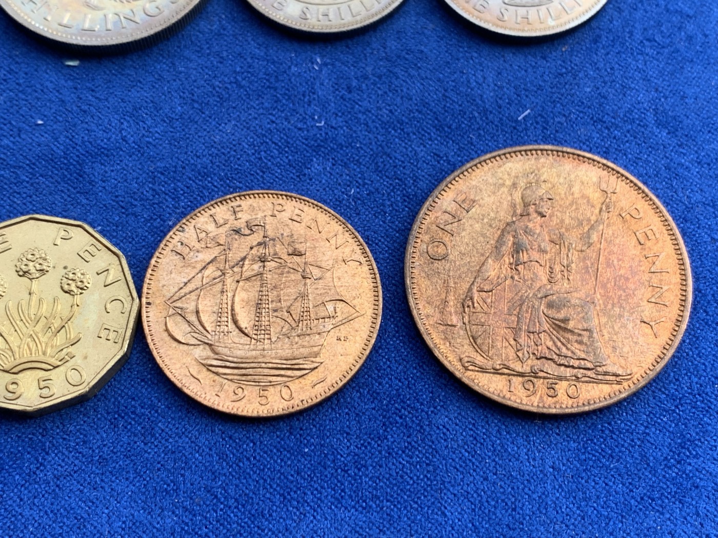 《竞宝斋》第207场-周日，周一 2场 (全场包邮) 1950年英国乔治六世精制套币，品相不错带五彩。