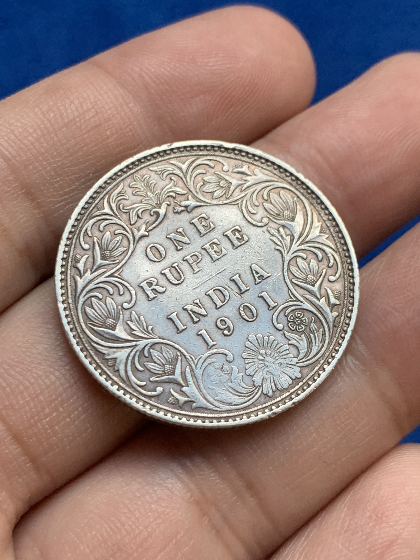 《竞宝斋》第207场-周日，周一 2场 (全场包邮) 印度 1901年 维多利亚 1卢比银币