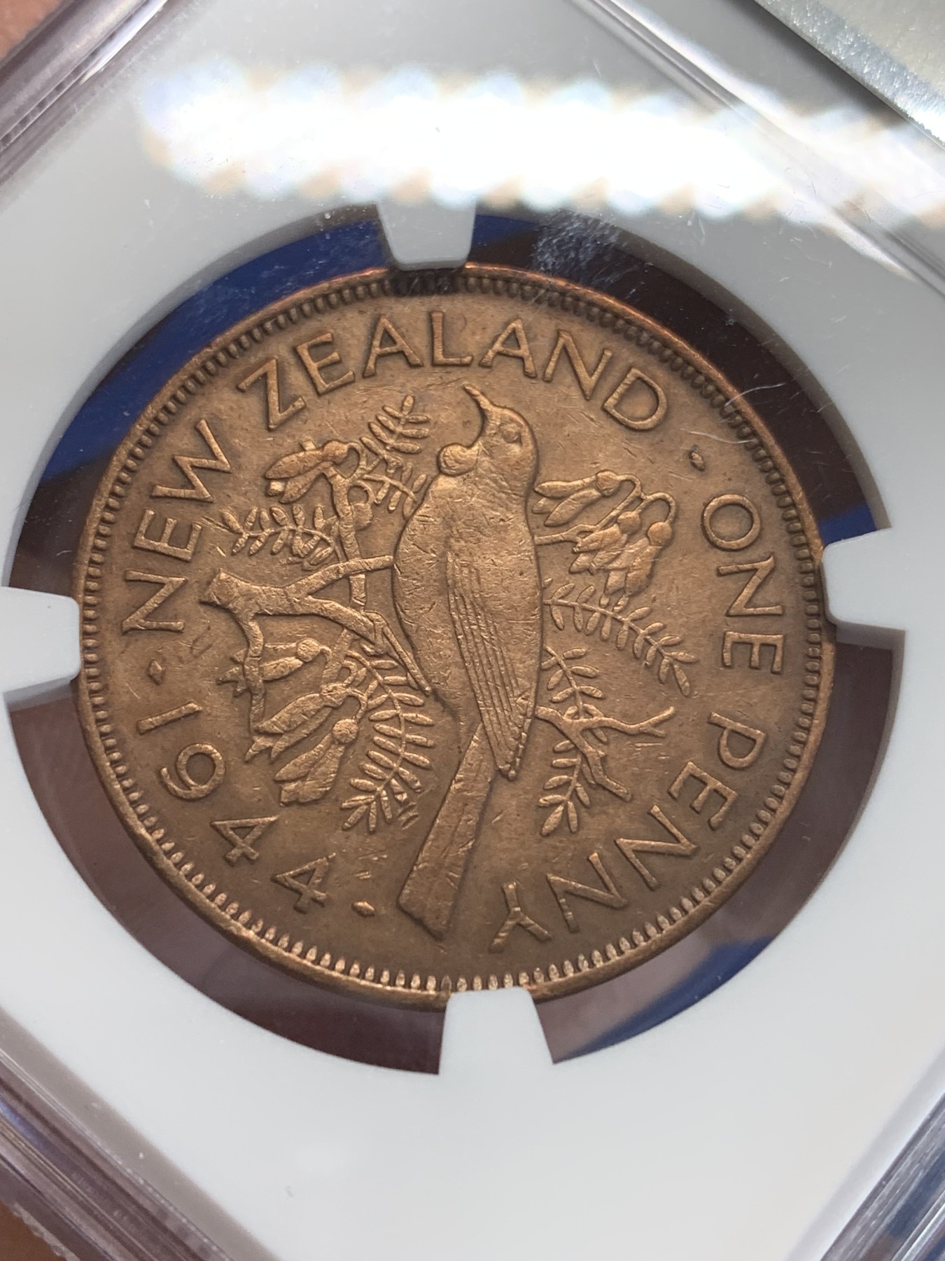 《竞宝斋》第207场-周日，周一 2场 (全场包邮) NGC AUD 新西兰1944年1便士铜币