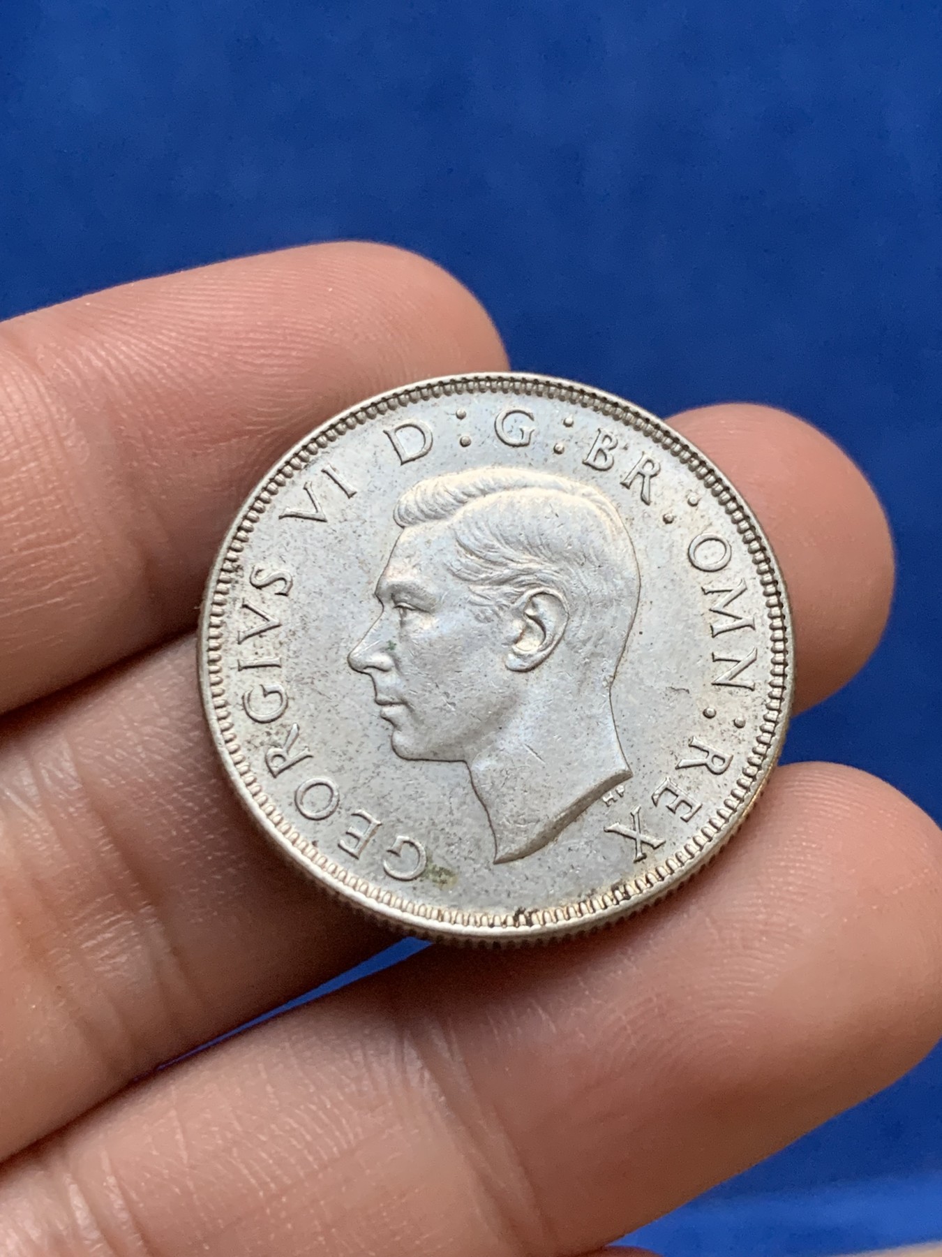 《竞宝斋》第207场-周日，周一 2场 (全场包邮) 两枚一组 澳大利亚50分+英国2先令父女银币