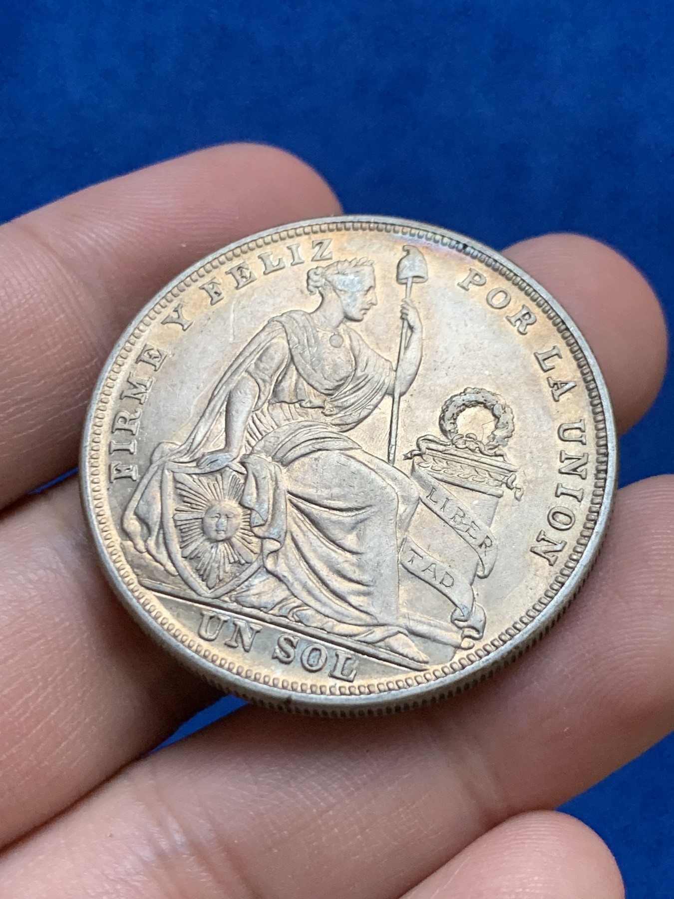 《竞宝斋》第207场-周日，周一 2场 (全场包邮) 1924年秘鲁女神坐像1索尔银币 金色包浆，AU品相