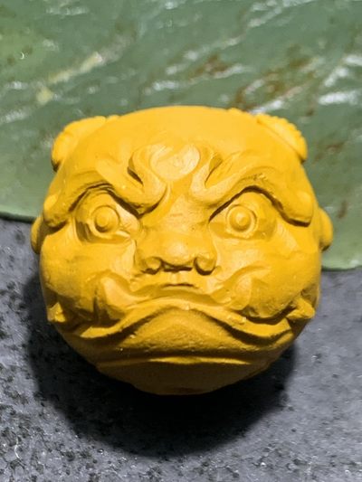 精美戈壁鸡油黄彩玉手工雕刻瑞兽珠子一个！ - 精美戈壁鸡油黄彩玉手工雕刻瑞兽珠子一个！