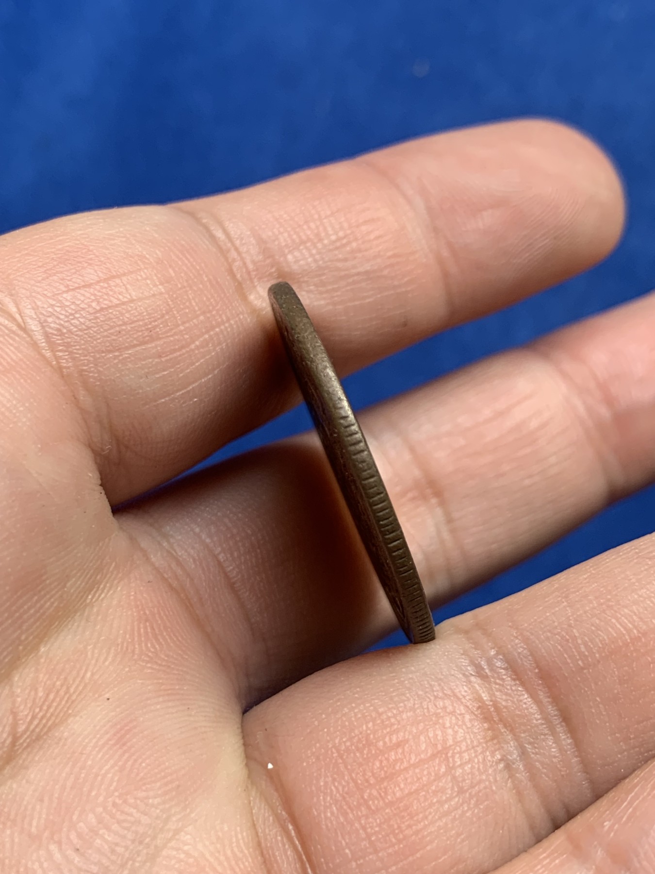 《竞宝斋》第207场-周日，周一 2场 (全场包邮) 西藏雪阿双日三山狮子铜板 全深打状态，巧克力包浆