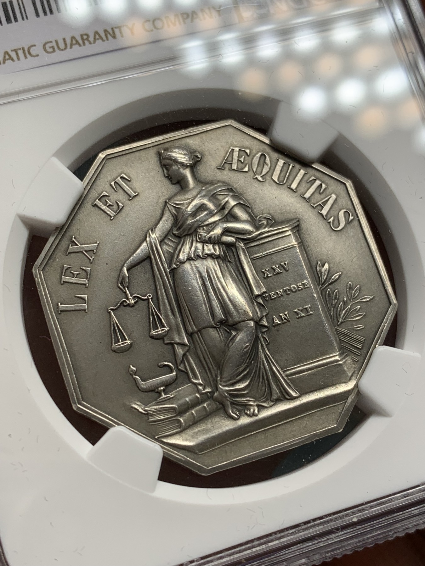 《竞宝斋》第207场-周日，周一 2场 (全场包邮) NGC MS64 法国 1883年 里尔公证人八角银币代币