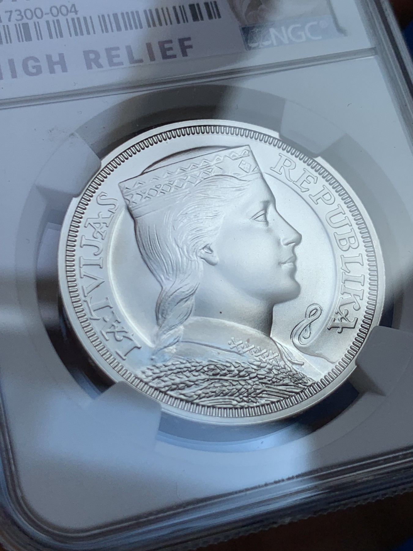 《竞宝斋》第207场-周日，周一 2场 (全场包邮) NGC MS70 拉脱维亚2012年5拉特谷物女神银币，完美70分