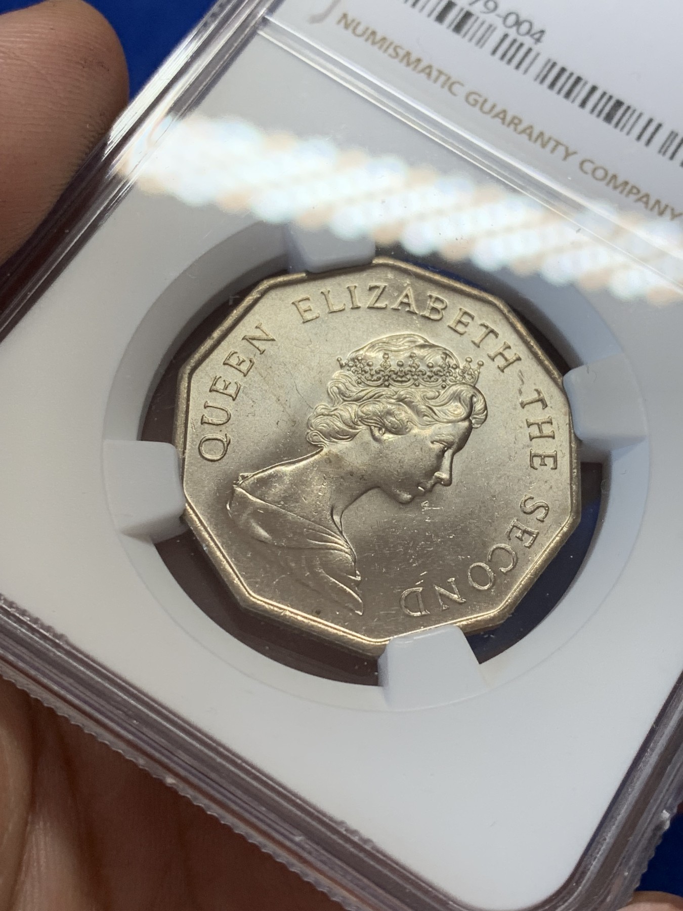 《竞宝斋》第207场-周日，周一 2场 (全场包邮) NGC-MS64 伊丽莎白二世1976年 香港多边形五元，俗称大五元镍币。高分光度好车轮光