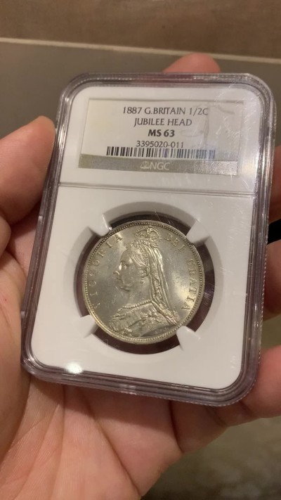《竞宝斋》第207场-周日，周一 2场 (全场包邮) NGC-MS63 英国1887年维多利亚高冠1/2克朗 半克朗 老盒好转光 实物更好