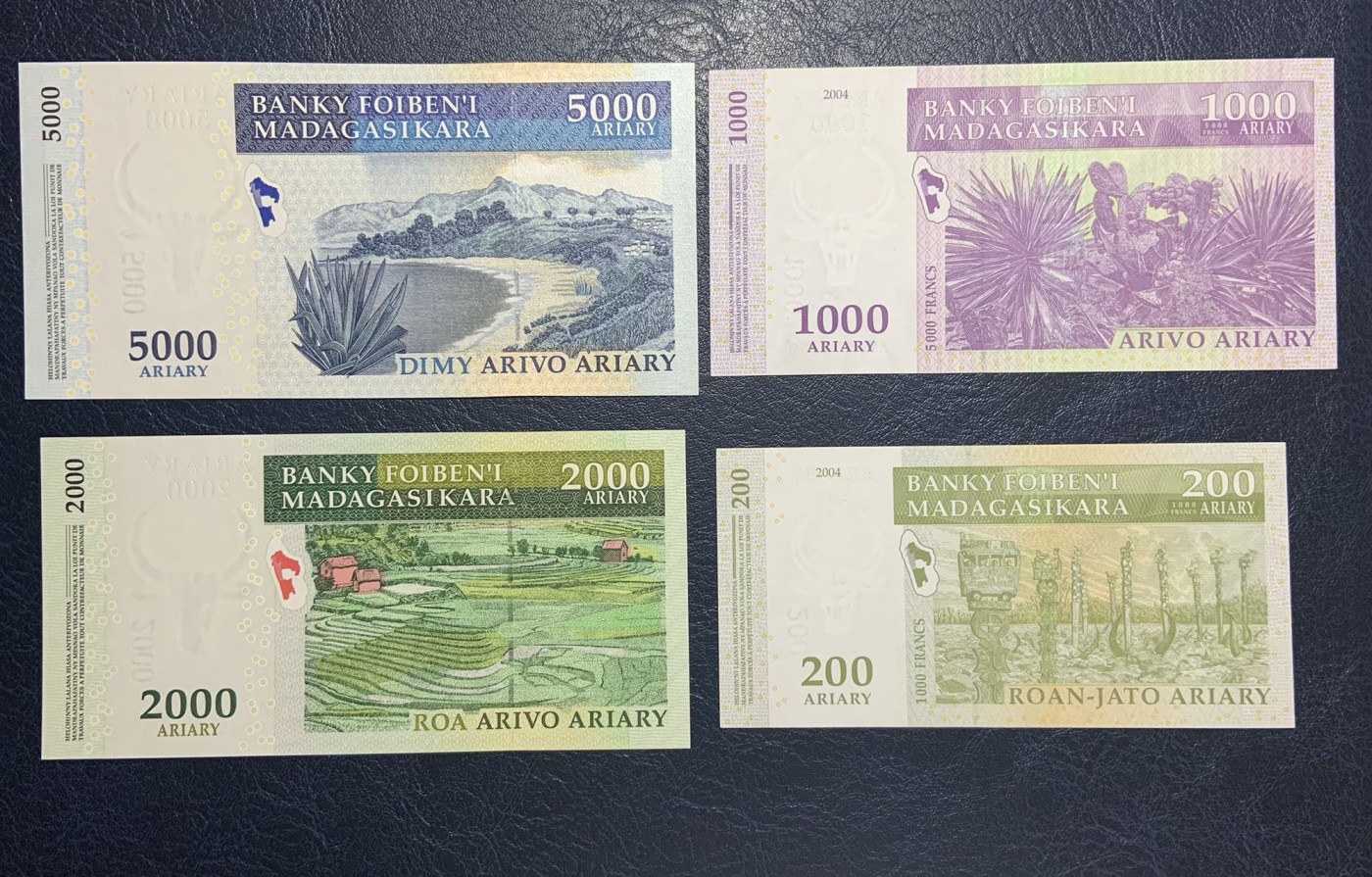 收藏联盟Quantum Auction 第297期拍卖  马达加斯加2004年100-10000法郎一套 号码无4 品相全新UNC（10000面值品相为AU）