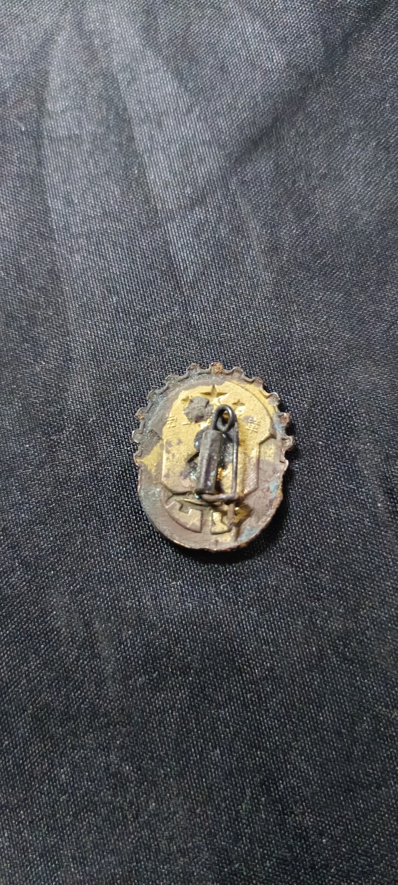 天字一号拍卖！ 劳卫制徽章