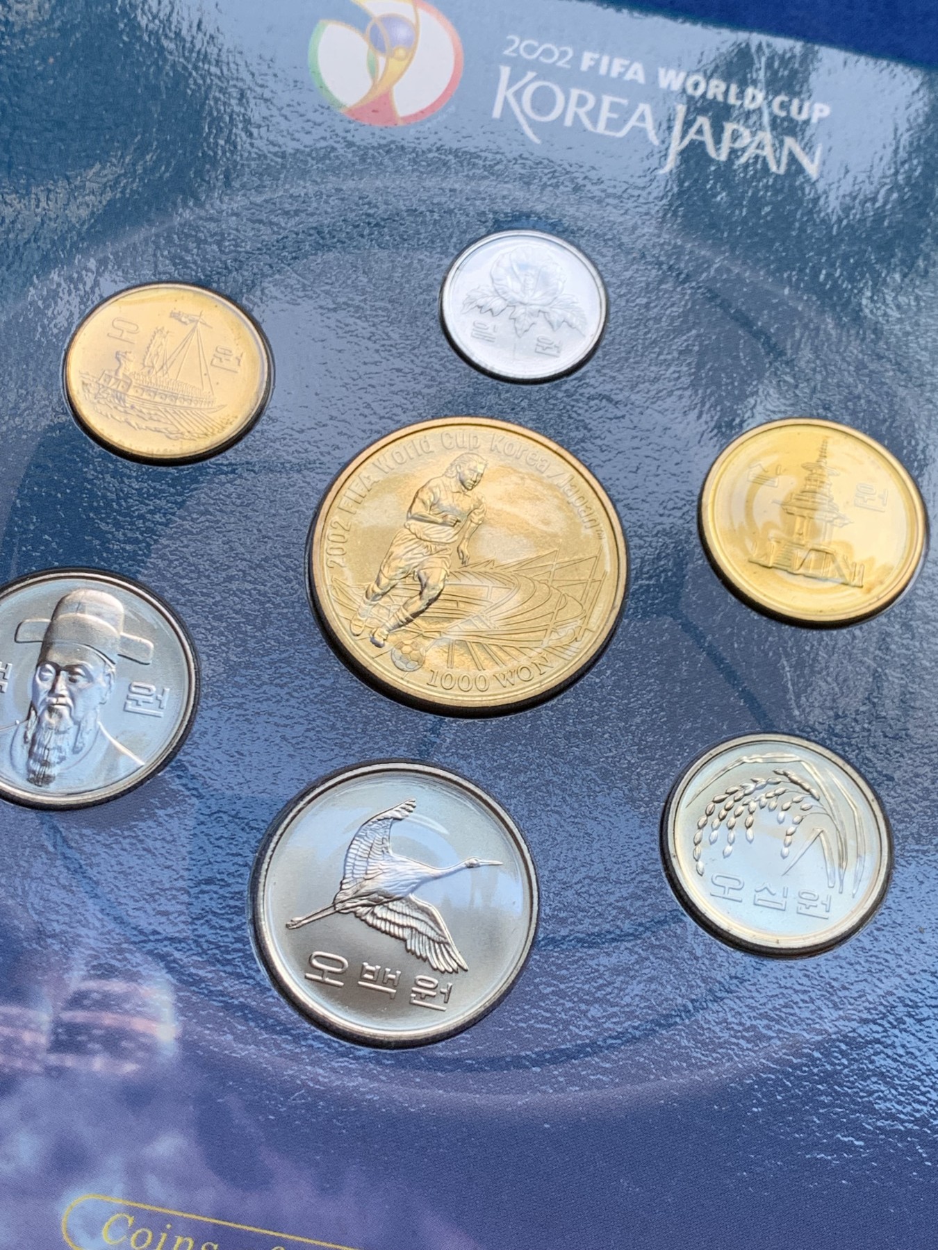 《竞宝斋》第207场-周日，周一 2场 (全场包邮) 韩国2002年7枚官方原装套币，2002世界杯主题，含纪念币，卡套完整