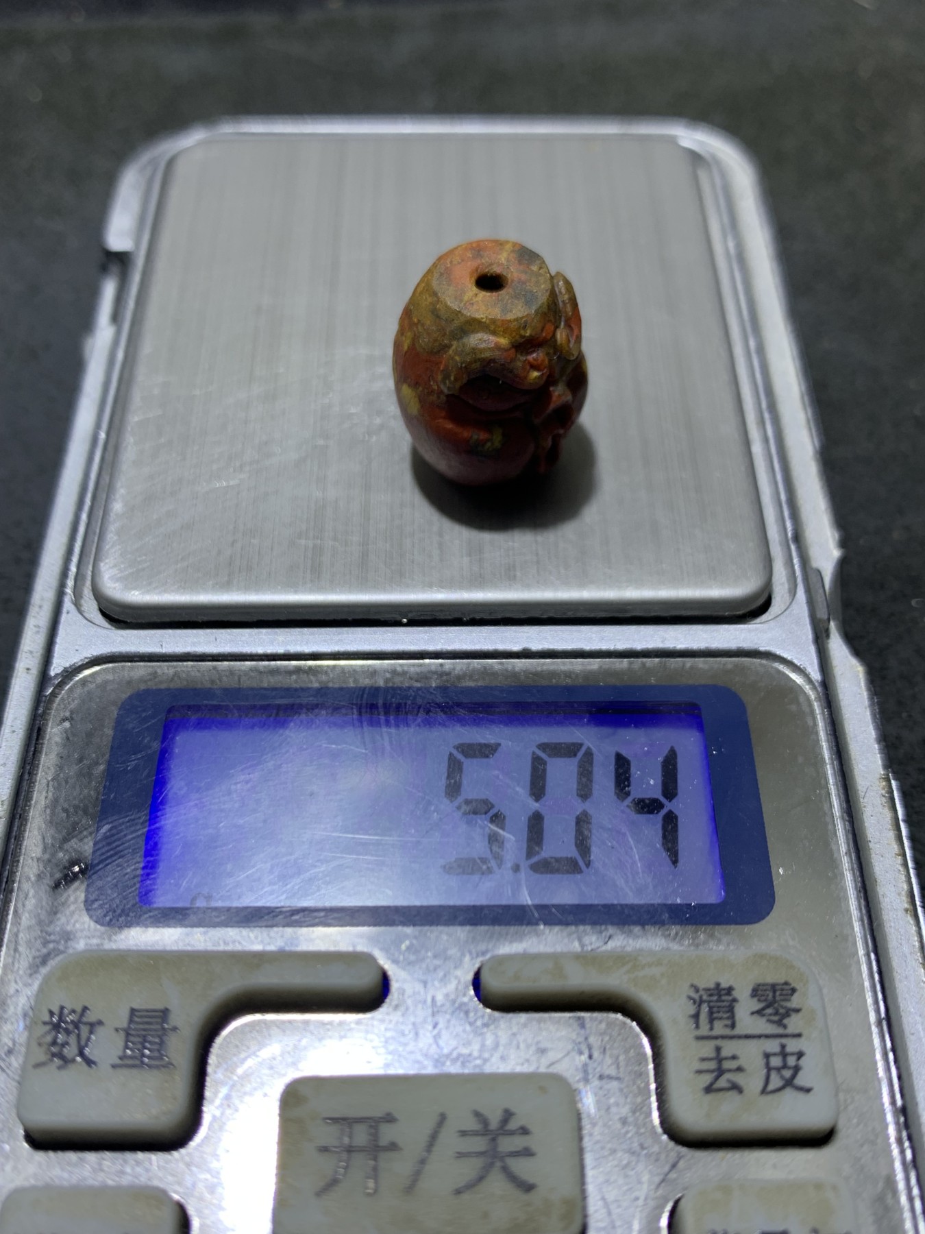 精美亚光草花纹战国红玛瑙手工雕刻怒目表情如意桶珠一个！