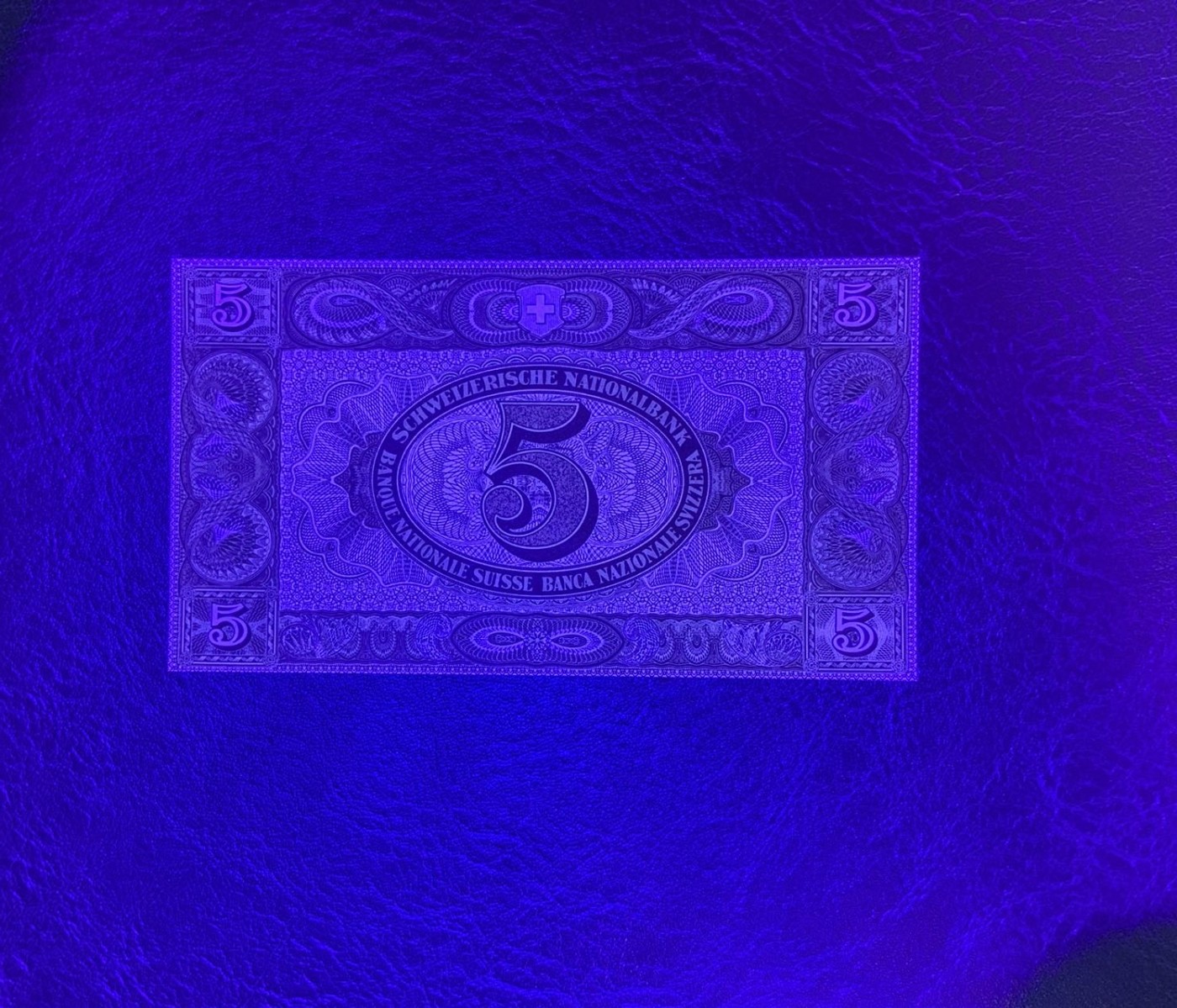 收藏联盟Quantum Auction 第297期拍卖  瑞士1952年5法郎 品相全新UNC 稀少全新 号码无4