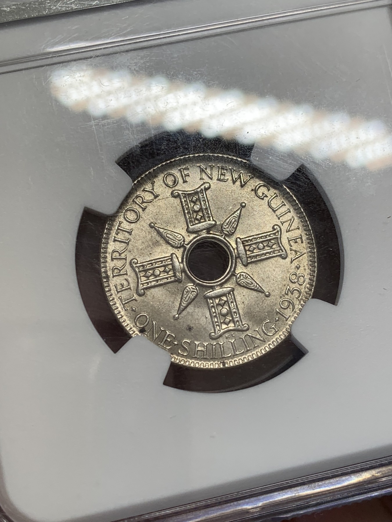 《竞宝斋》第207场-周日，周一 2场 (全场包邮) NGC MS64 英属新几内亚1938年一先令银币 分数不错