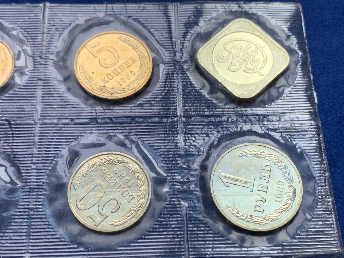 《竞宝斋》第207场-周日，周一 2场 (全场包邮) 苏联1989年密封套币带章，unc-bu强光好品可藏！