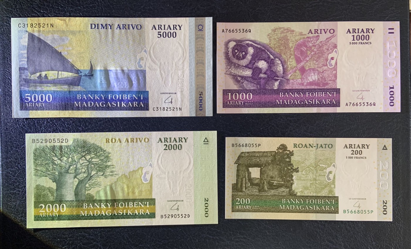 收藏联盟Quantum Auction 第297期拍卖  马达加斯加2004年100-10000法郎一套 号码无4 品相全新UNC（10000面值品相为AU）