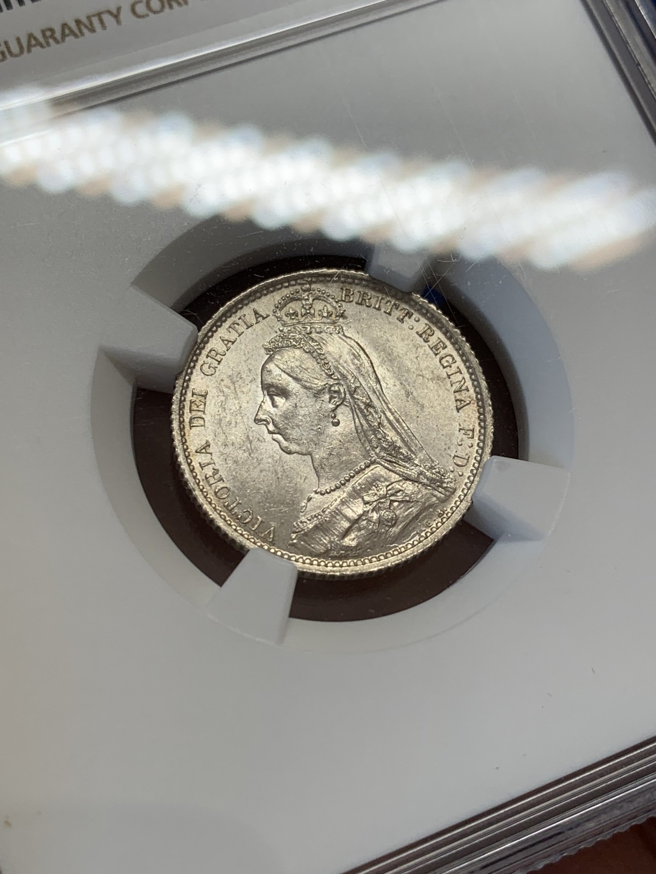 《竞宝斋》第207场-周日，周一 2场 (全场包邮) NGC-MS63 英国1887年维多利亚高冠6便士银币 盾徽撤回版