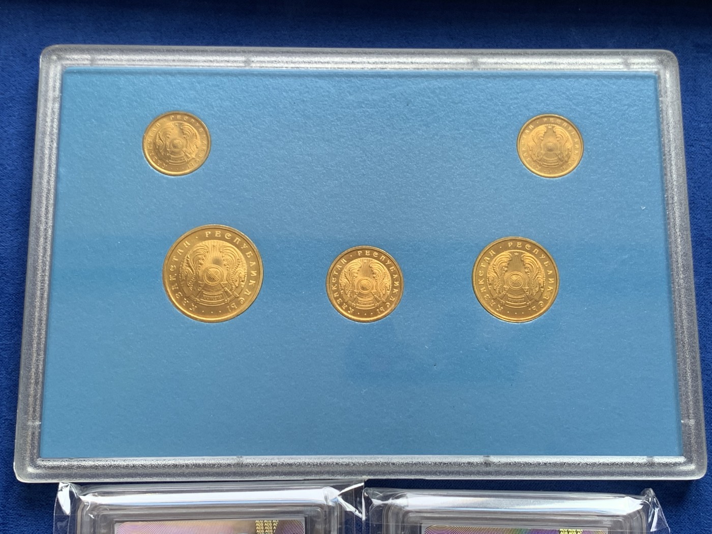 《竞宝斋》第207场-周日，周一 2场 (全场包邮) 哈萨克斯坦大礼包，1993年少见高面值爱藏评级大全套+1993年官方精美低面值大全套，unc-bu强光好品一步到位！