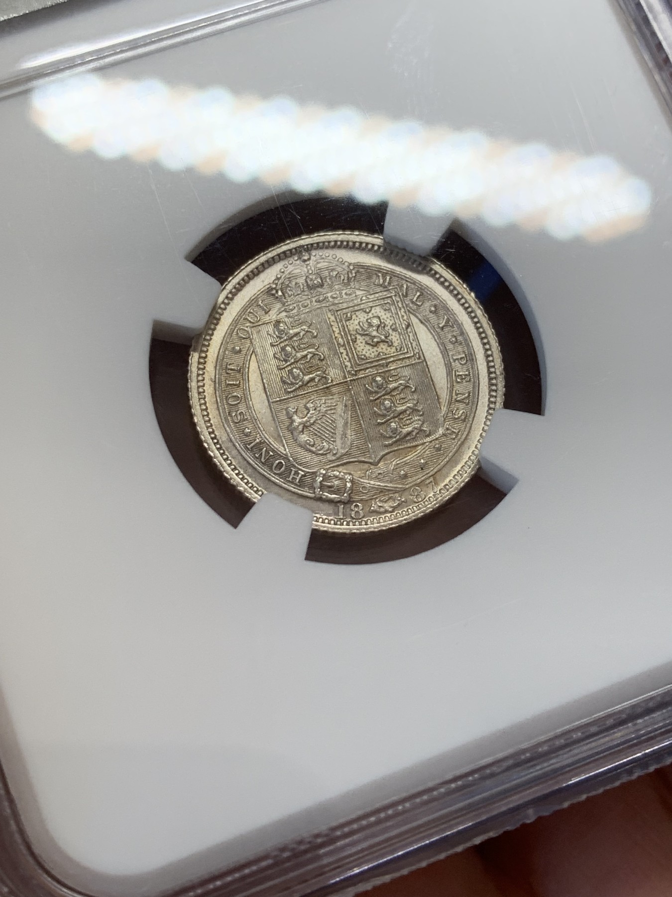 《竞宝斋》第207场-周日，周一 2场 (全场包邮) NGC-MS63 英国1887年维多利亚高冠6便士银币 盾徽撤回版