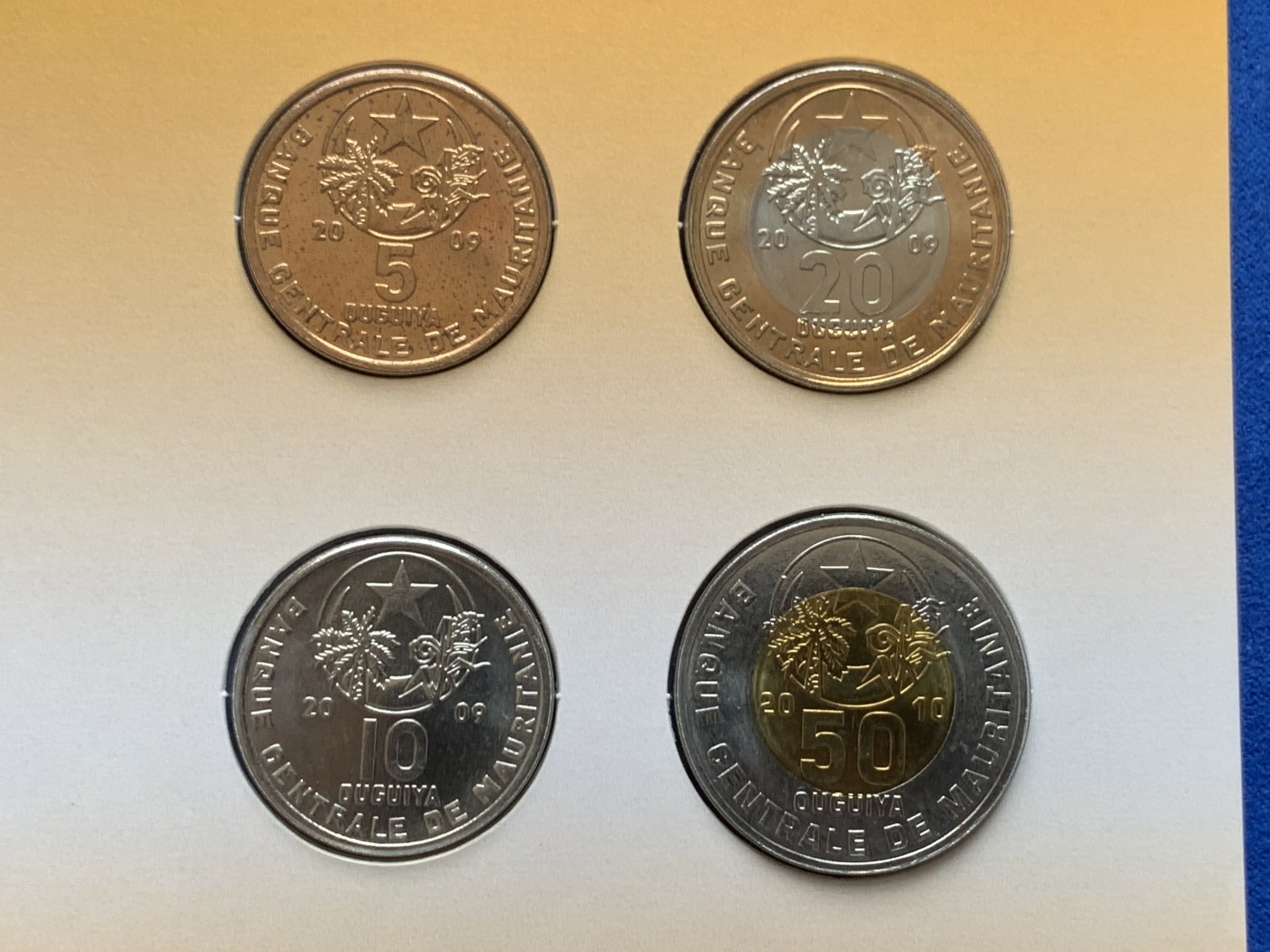 《竞宝斋》第207场-周日，周一 2场 (全场包邮) 毛里塔尼亚2009-10四枚密封套币，含两枚双色币，unc-bu强光好品！