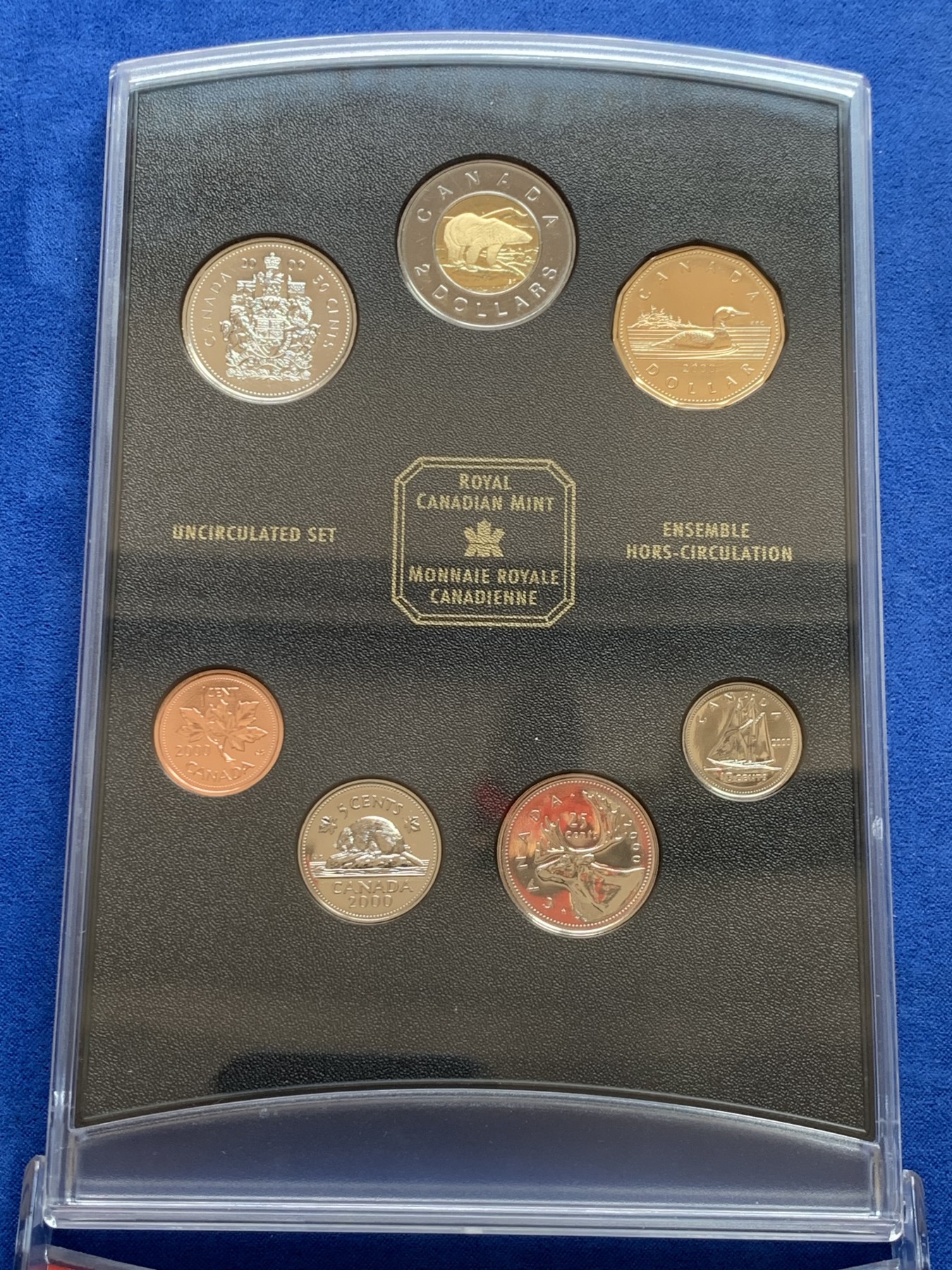 《竞宝斋》第207场-周日，周一 2场 (全场包邮) 加拿大 2000千禧年UNC套币 7枚（含2加元双金属币，带盒子）