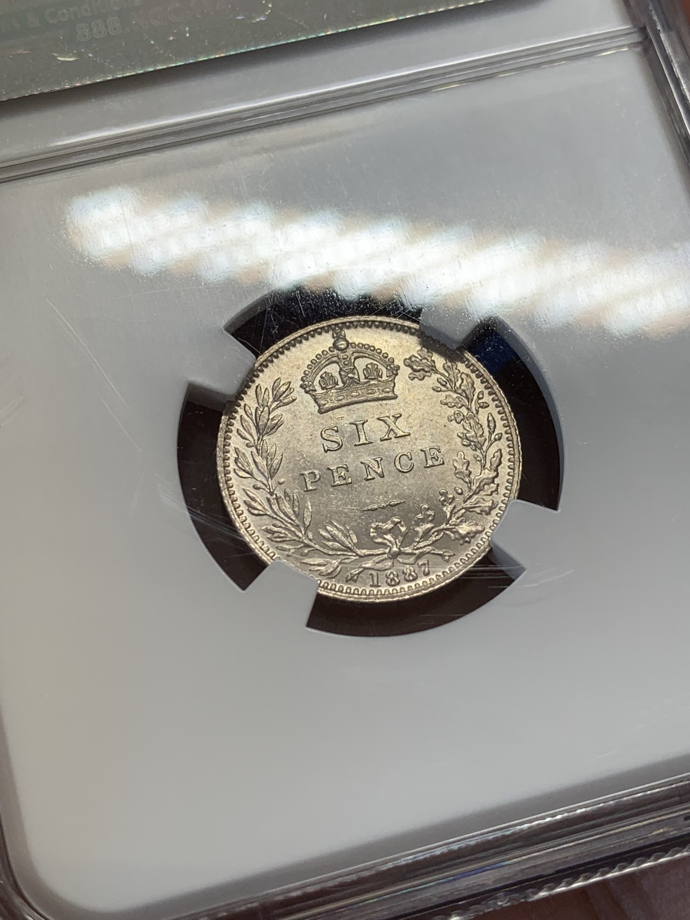 《竞宝斋》第207场-周日，周一 2场 (全场包邮) NGC-MS63 英国1887年维多利亚高冠6便士银币 数字面值版  标签处有裂纹