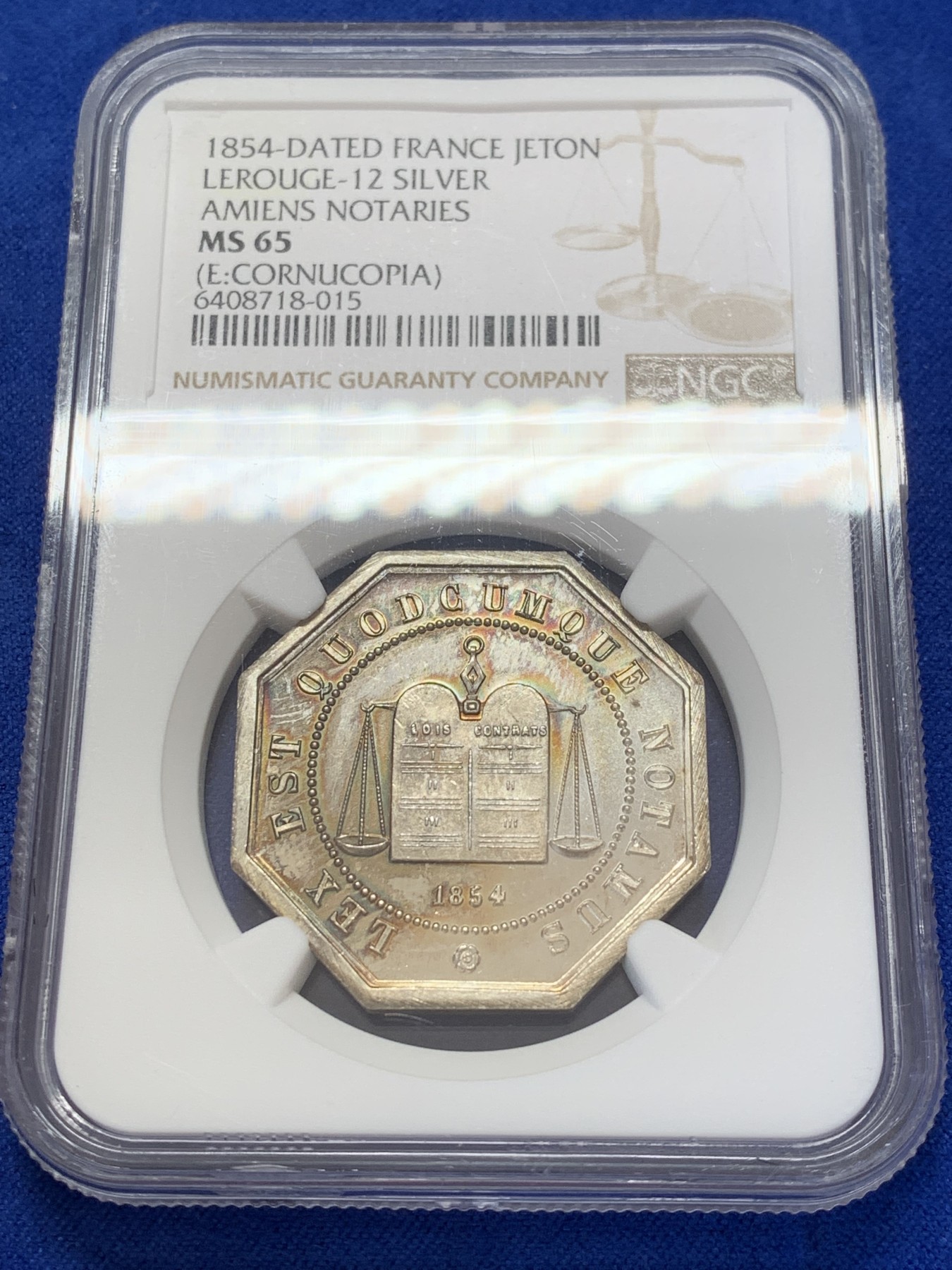 《竞宝斋》第207场-周日，周一 2场 (全场包邮) NGC-MS65 法国1854亚眠公证处天平八角银质八角代币，正面为典法后面的天平秤下方年份，背面为花枝环绕的铭文，顶级高分，丰饶角+ARGENT银标边铭，非常漂亮且少见的百年老银章原光五彩老包浆，状态极佳。