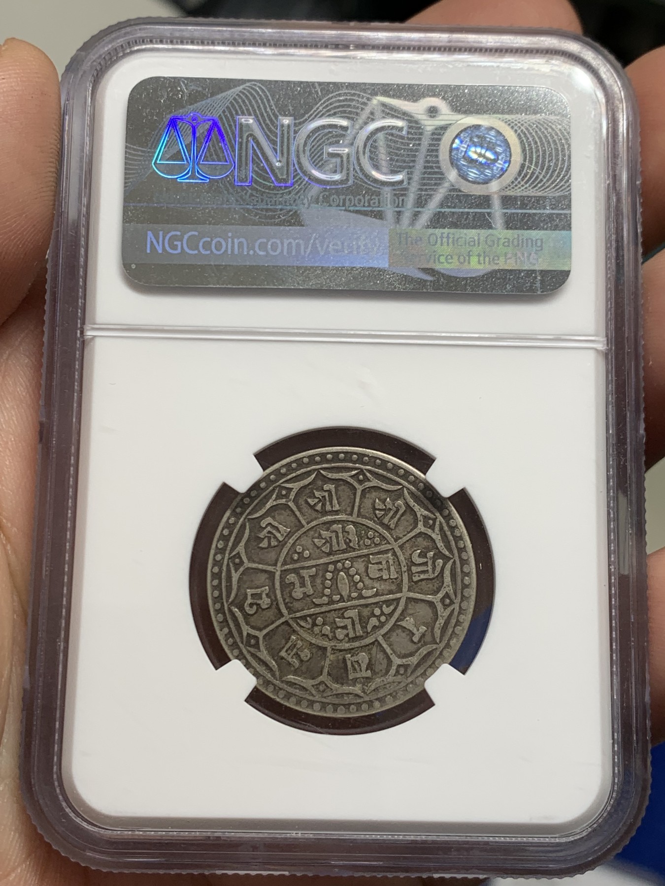 《竞宝斋》第207场-周日，周一 2场 (全场包邮) 4枚1组 NGC-AU拉脱维亚1925年2拉特银币，NGC-AU巴勒斯坦1935年50米尔银币，NGC-XF蒙古1937年20蒙戈镍币，NGC-VF30尼泊尔1906年莫哈银币，