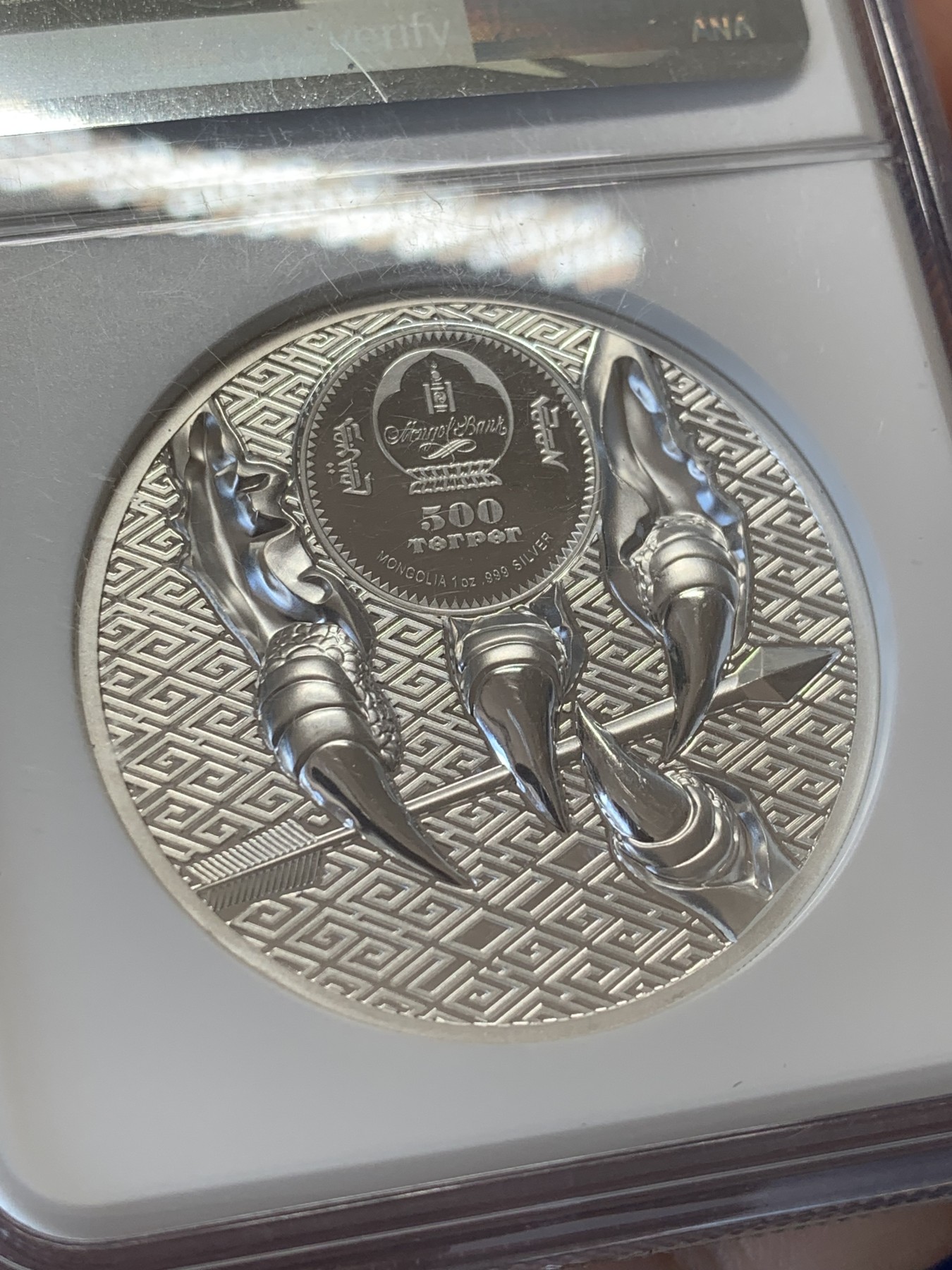 《竞宝斋》第207场-周日，周一 2场 (全场包邮) NGC PF70 满分 蒙古2020双面高浮雕雄鹰1盎司 31.1克 999银 克劳斯世界硬币大奖最佳创意币提名