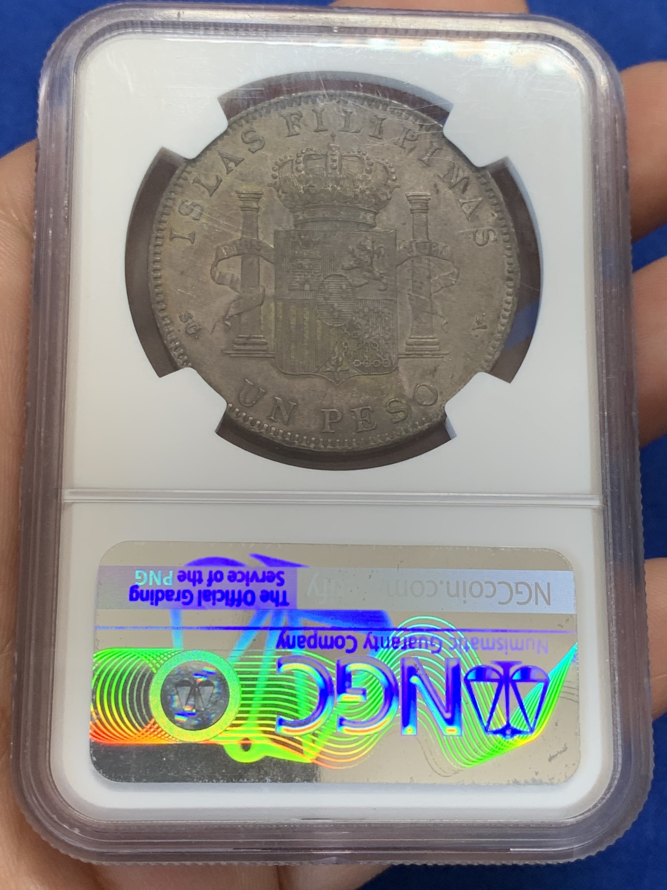 《竞宝斋》第207场-周日，周一 2场 (全场包邮) NGC AU53 西属菲律宾1897年阿方索十三世1比索银币，皮蛋包浆