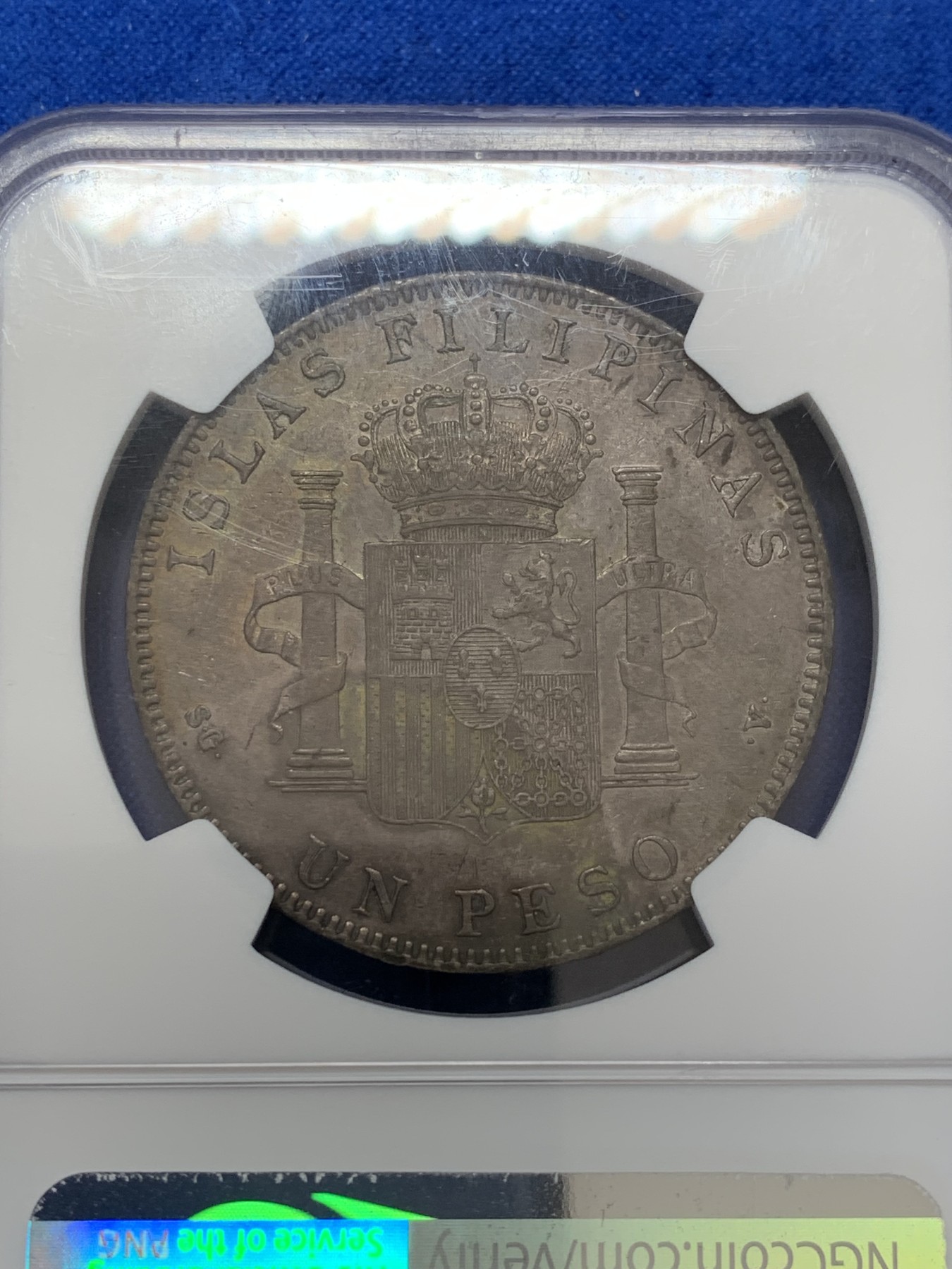 《竞宝斋》第207场-周日，周一 2场 (全场包邮) NGC AU53 西属菲律宾1897年阿方索十三世1比索银币，皮蛋包浆