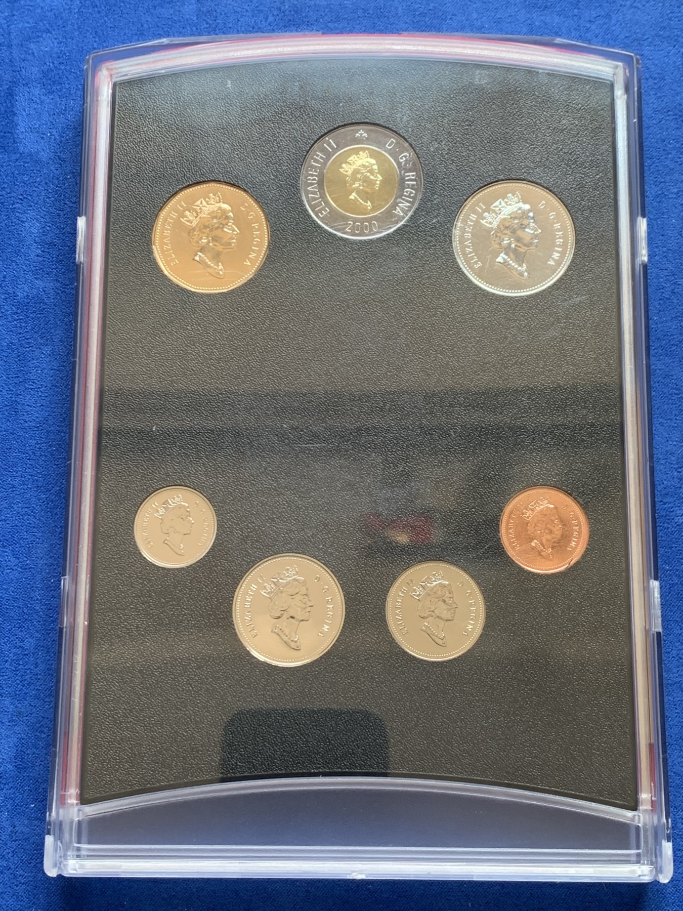 《竞宝斋》第207场-周日，周一 2场 (全场包邮) 加拿大 2000千禧年UNC套币 7枚（含2加元双金属币，带盒子）