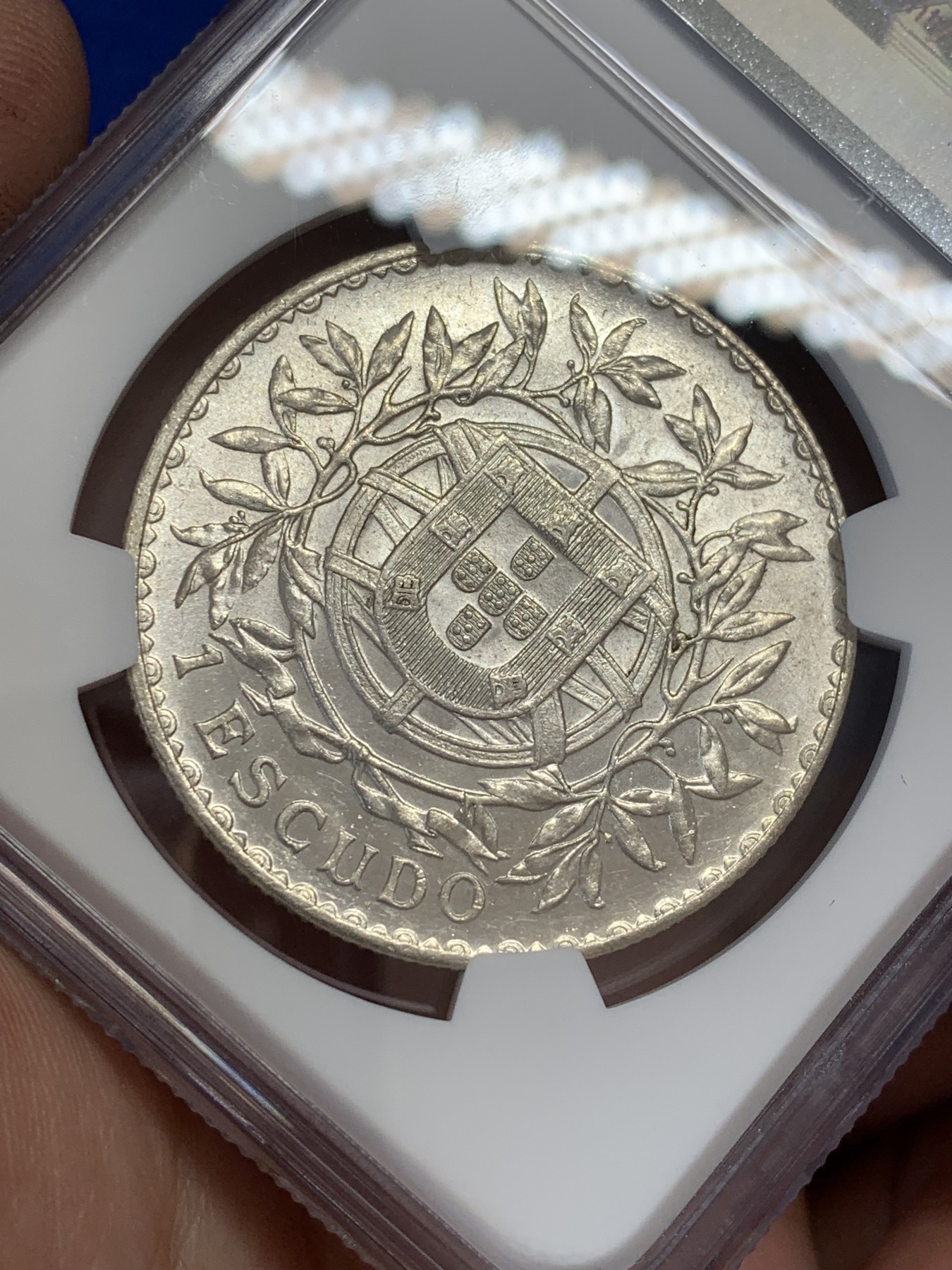 《竞宝斋》第207场-周日，周一 2场 (全场包邮) NGC MS61 葡萄牙1915年女神1埃斯库多大银币