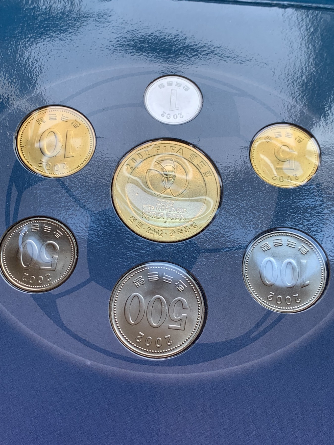 《竞宝斋》第207场-周日，周一 2场 (全场包邮) 韩国2002年7枚官方原装套币，2002世界杯主题，含纪念币，卡套完整